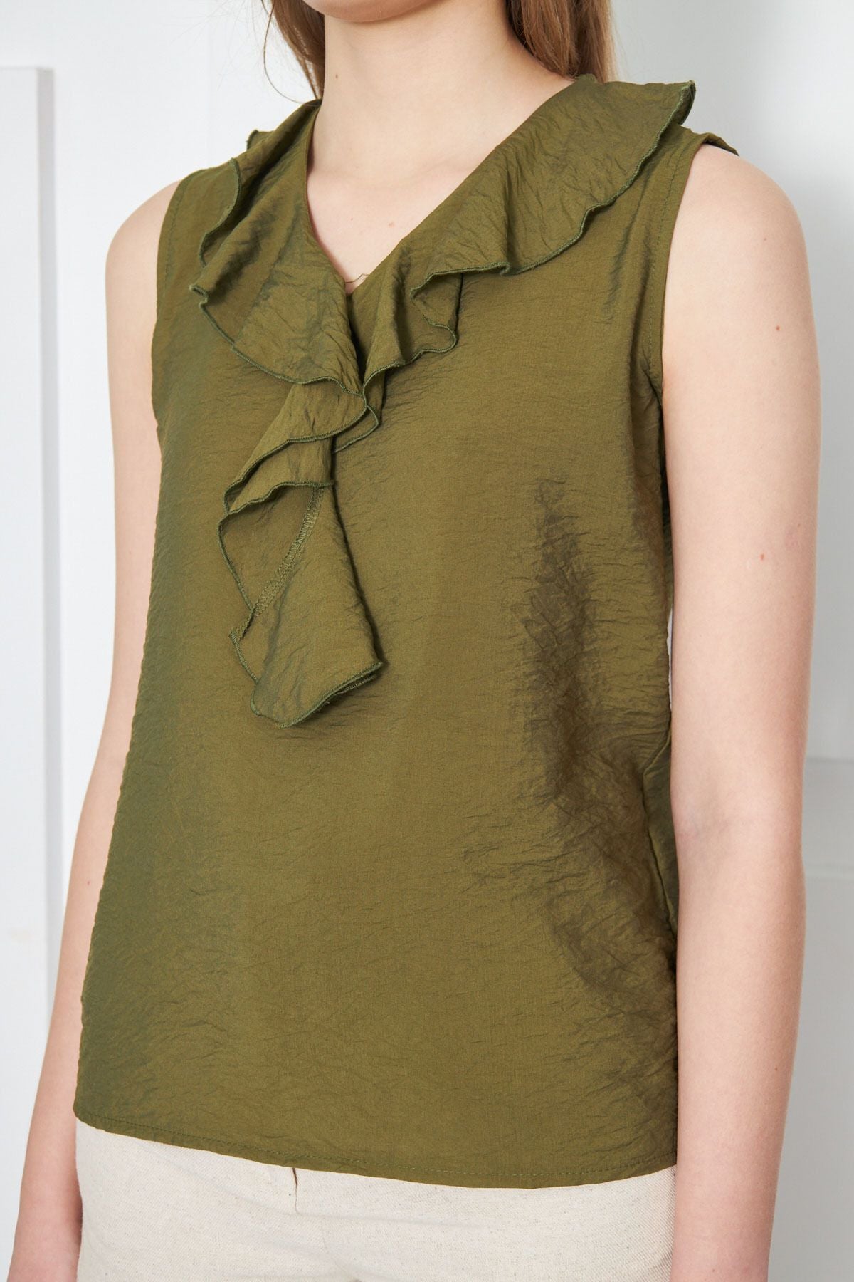 WOMEN'S GREEN SIDE Armless Blouse ARM-21K001184