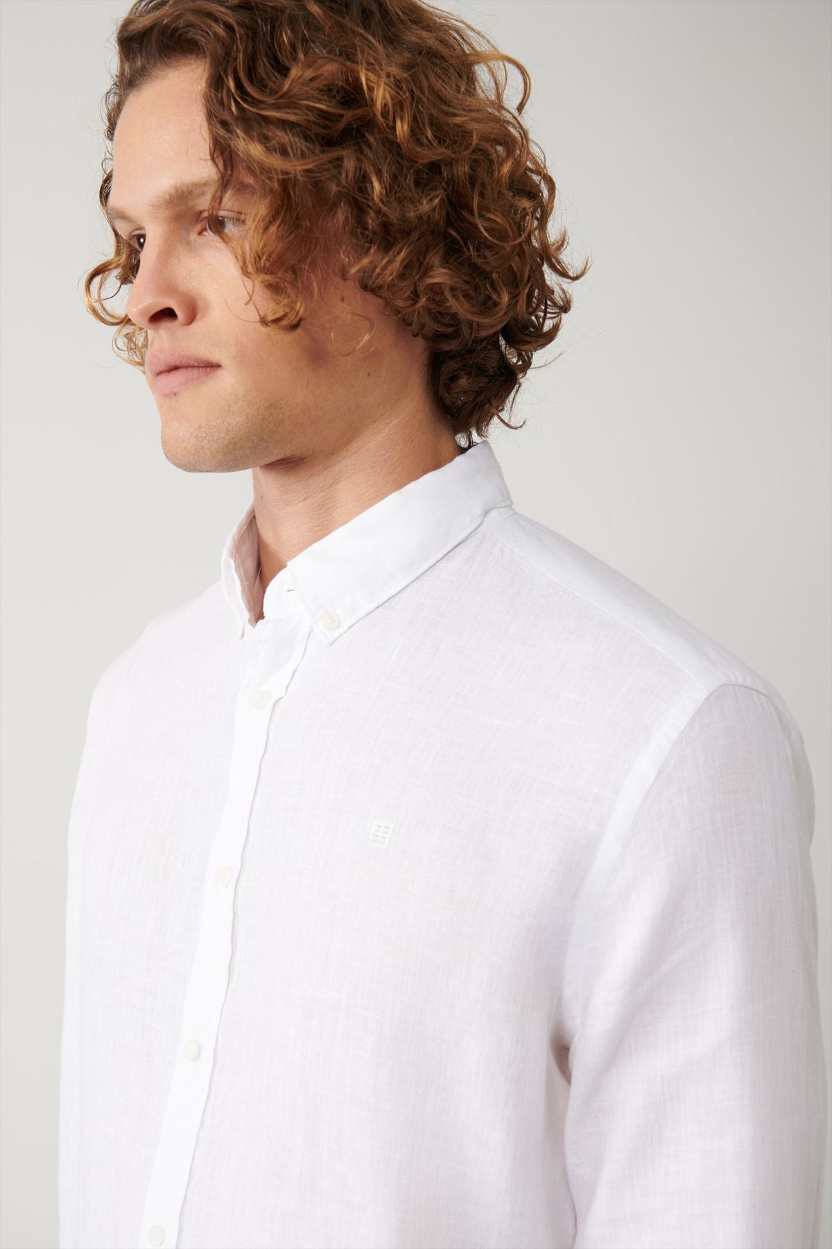 Men's white 100 %linen buttoned collar shirt B002191