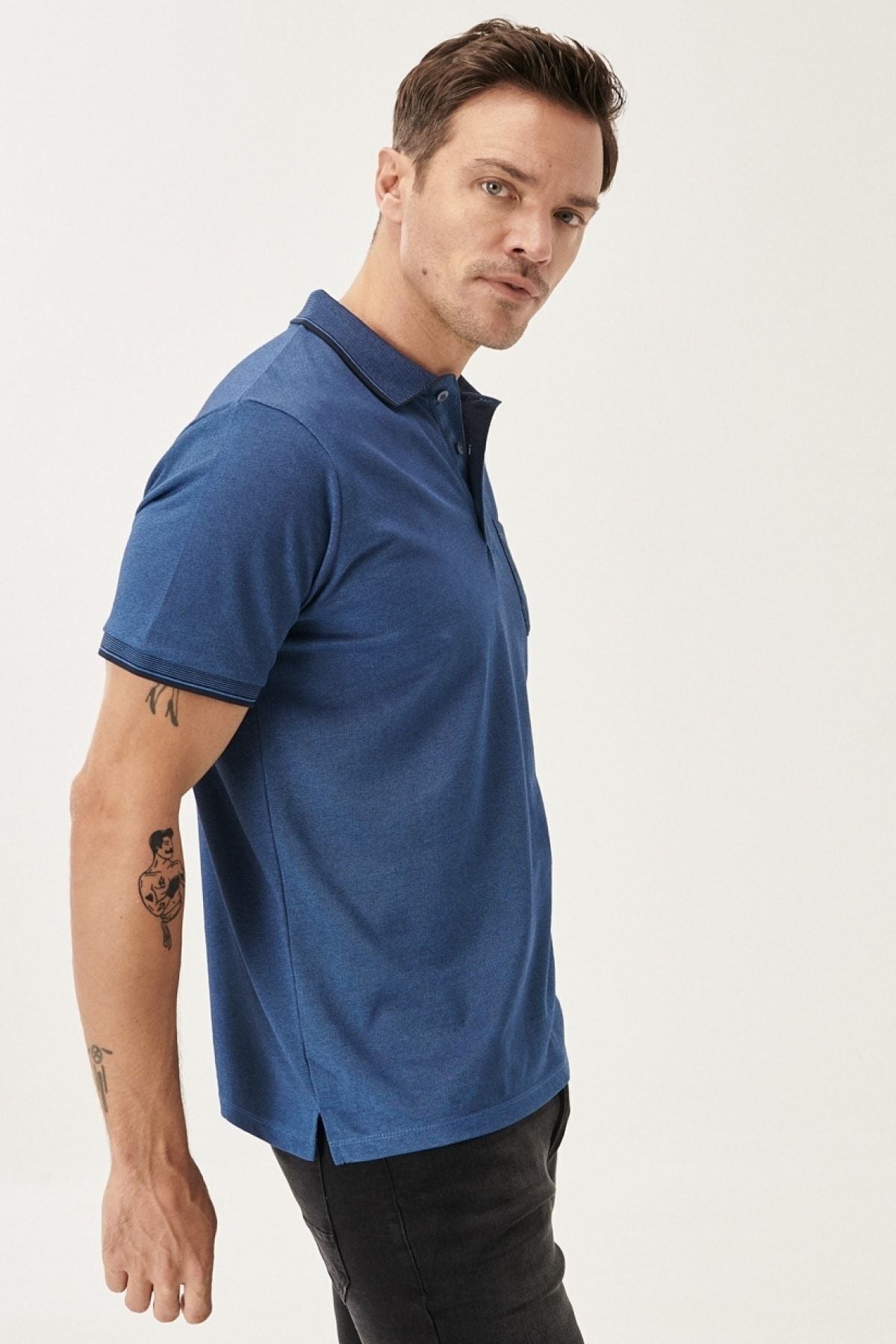 Men-Plugging Cotton Fabric Comfort Fit Casual Cutting Laci-Indigo Curled Polo Yaka Pocket T-shirt