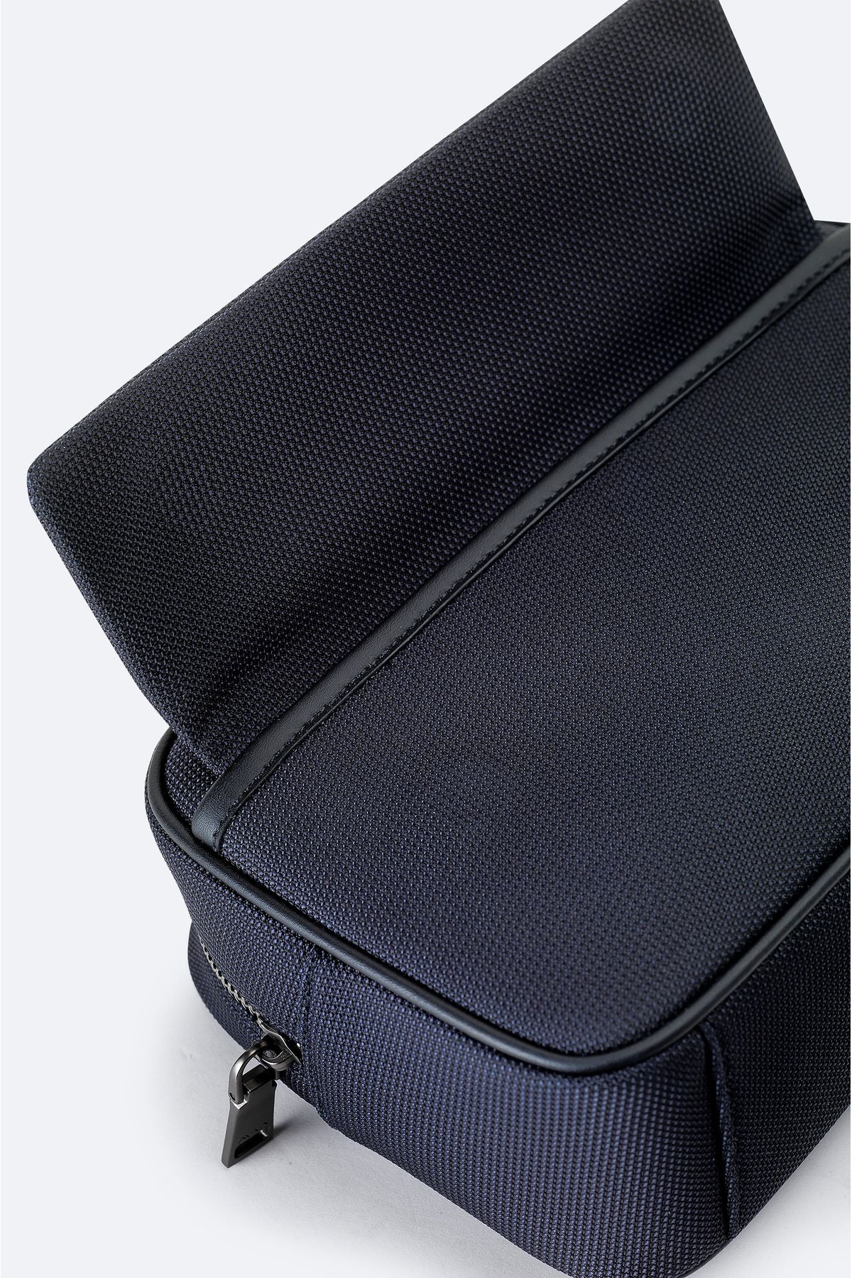 Men's Dark Navy blue Magnet Hand Bag A42y9110