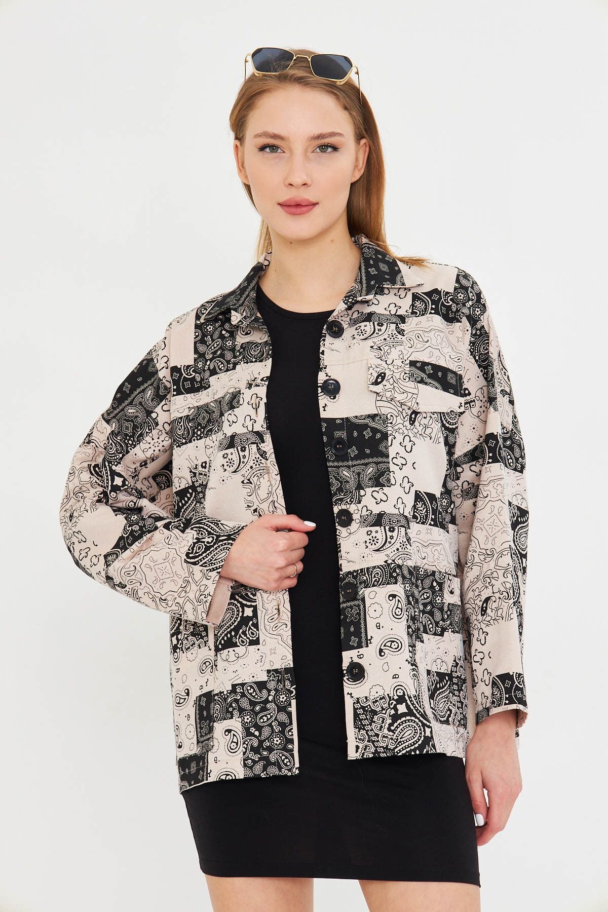 Female beige patterned pocket detailed shirt jacket ARM-25K001071