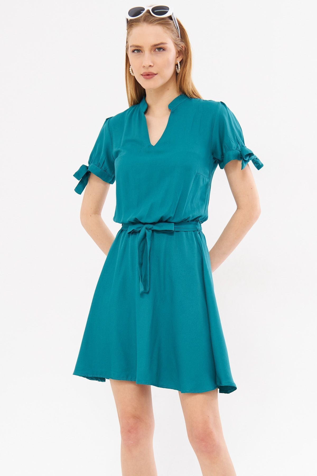 Female turquoise dominant collar handle connected waist tire arched short dress ARM-23Y001088