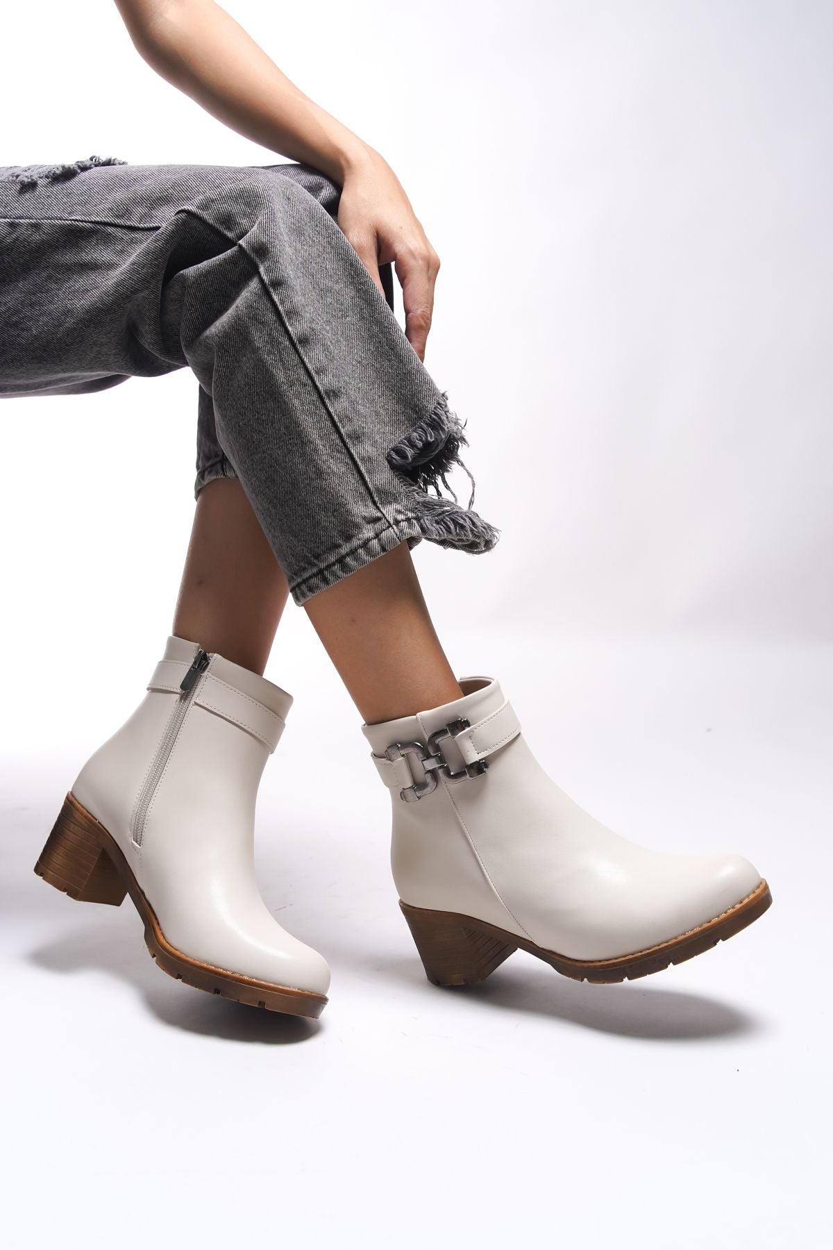 Libthana Women's Chain Detail Heels Bot 0012725 Beige Skin