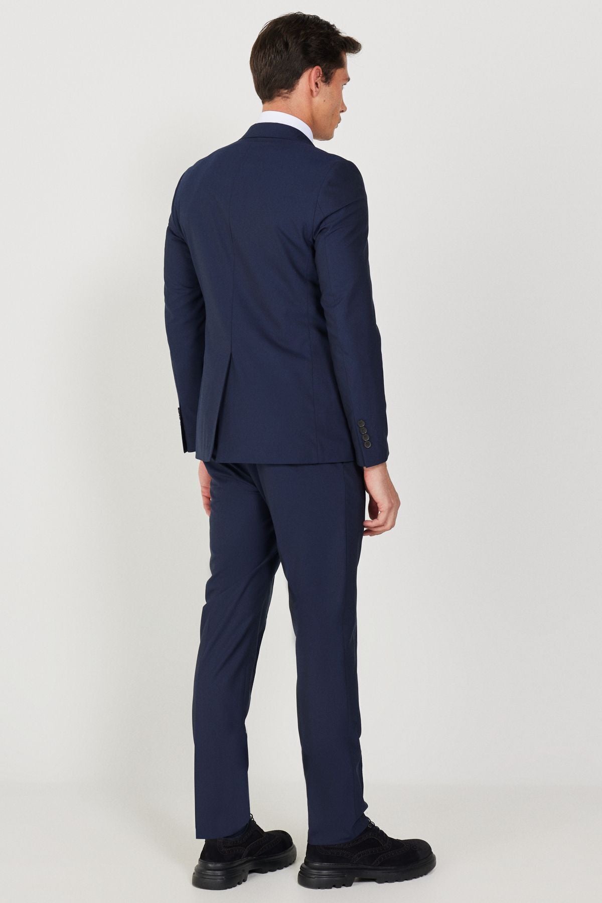 Men's navy blue extra slim fit narrow cutting sports suit