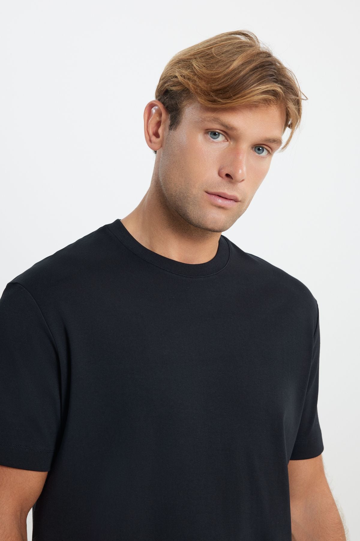 Men's black 100 %cotton modern fit normal cut normal cut bike collar t -shirt