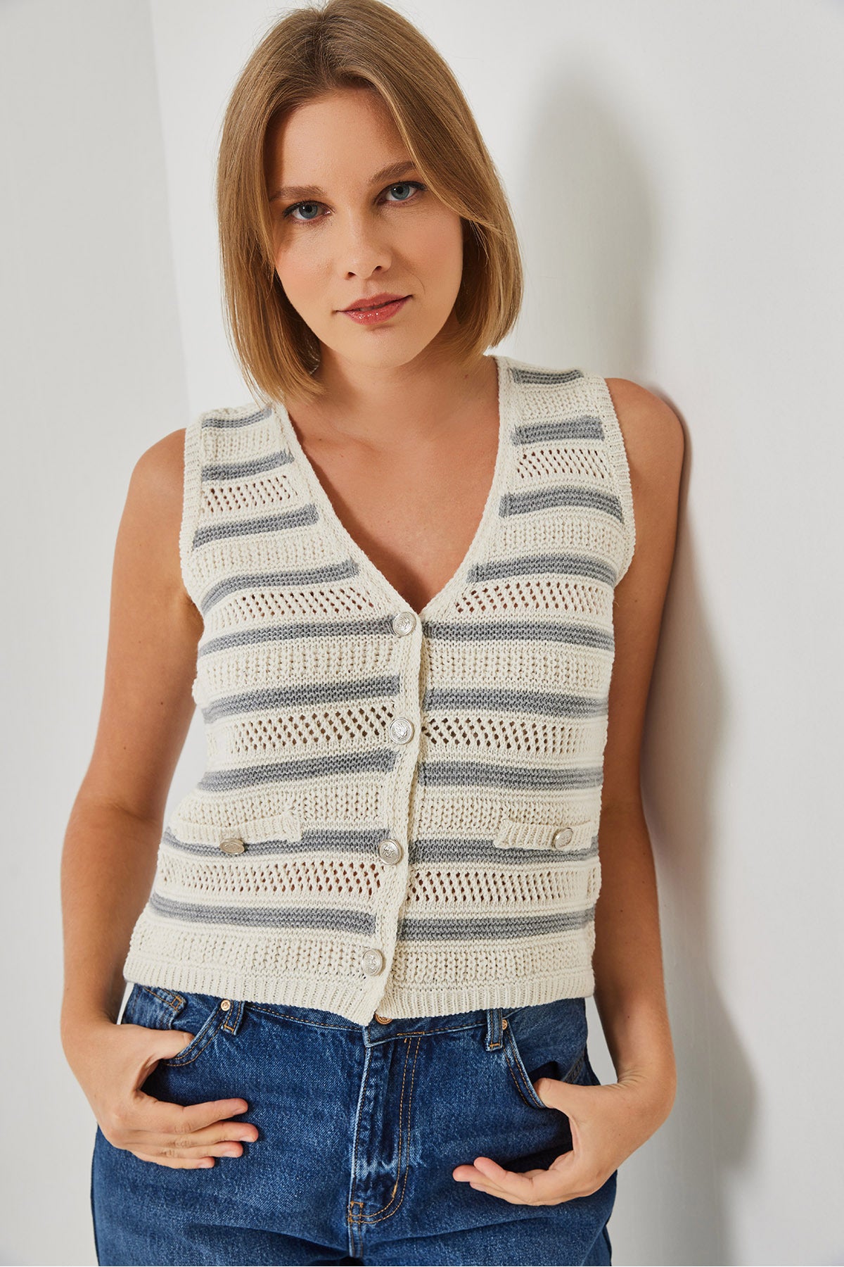 Women's V-Neck Three-Button Striped Knitwear Vest 20247525