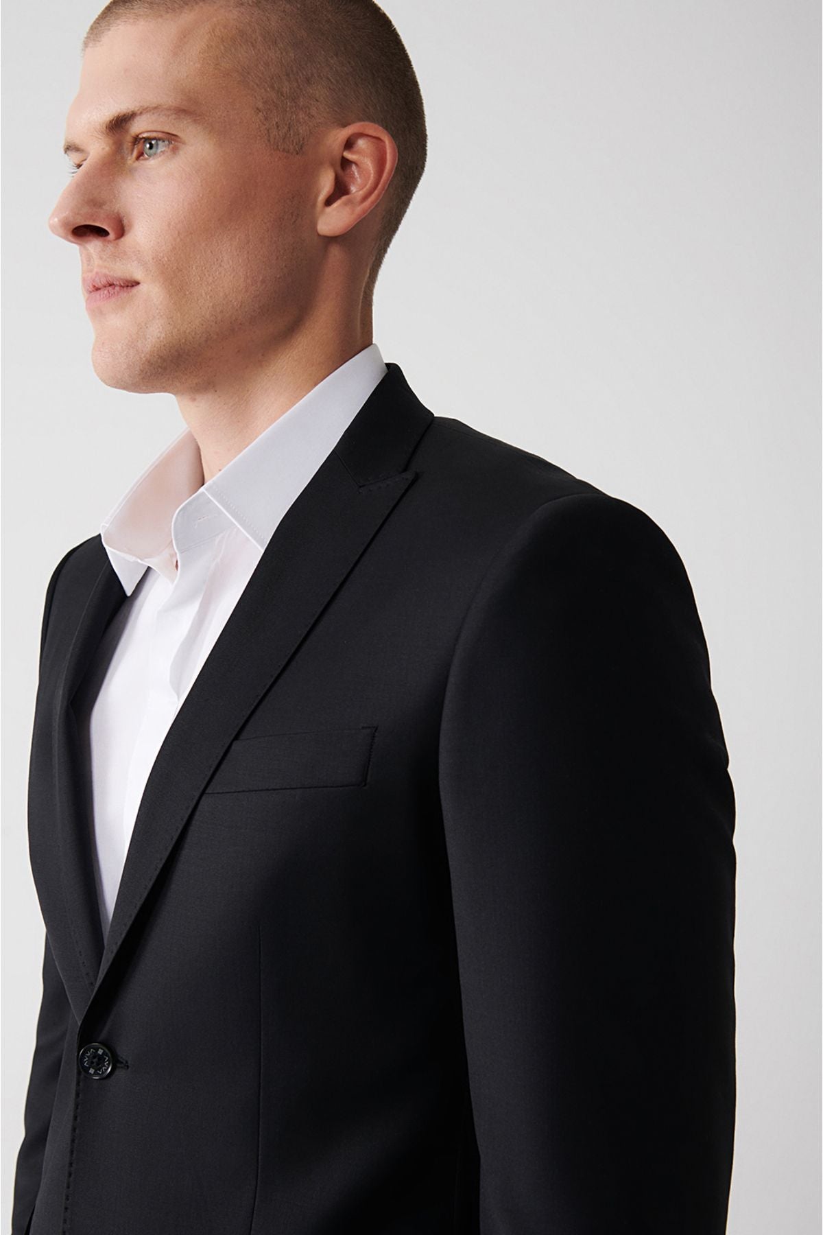 Men's Black Swallow Collar Double Slit Lined Wool Suit B007701