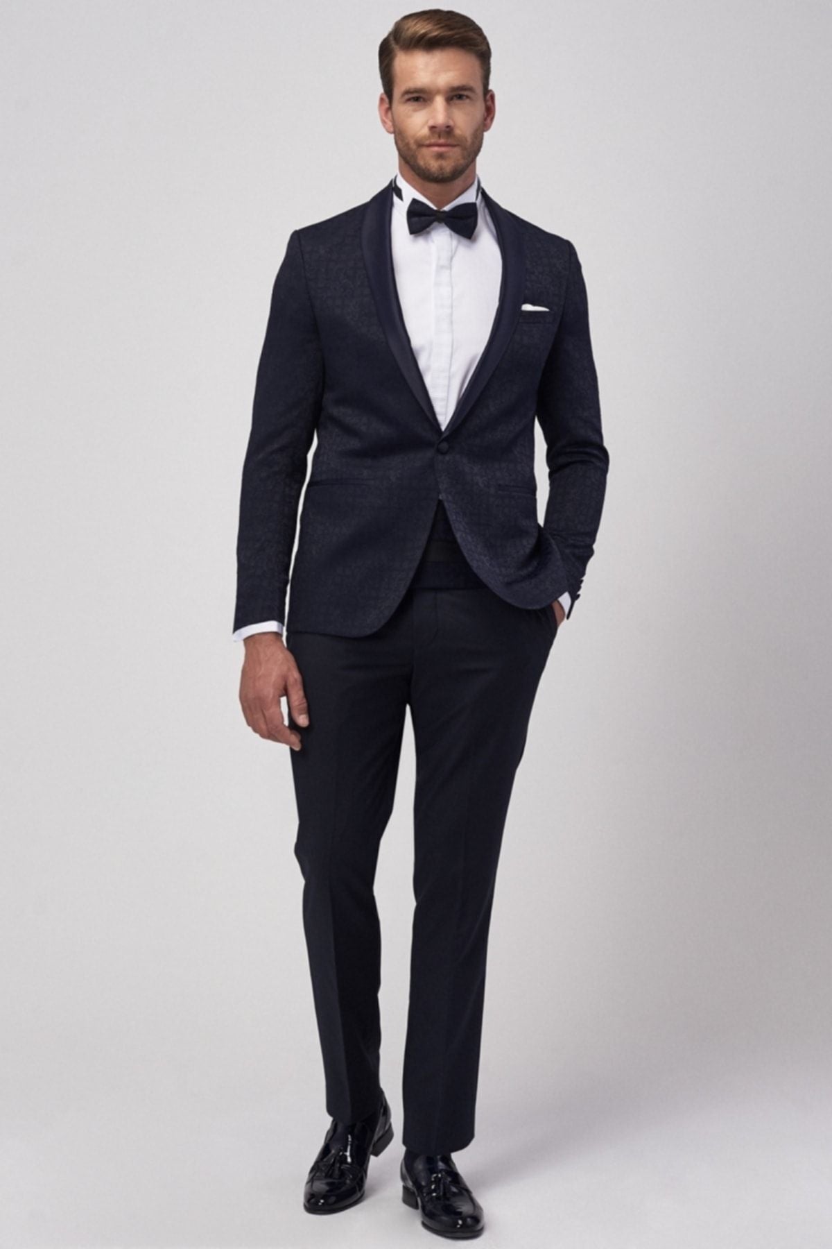 Men's slim fit narrow cut -off pattern tuxedo grooming