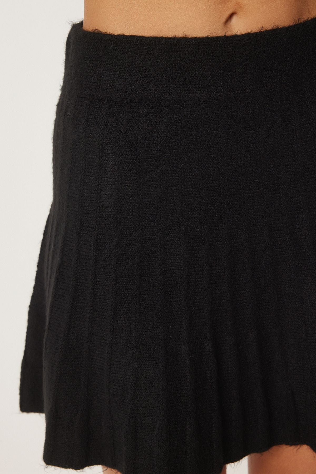 Female Black Fisherman Neck Knitwear Skin Skirt Set DD01343