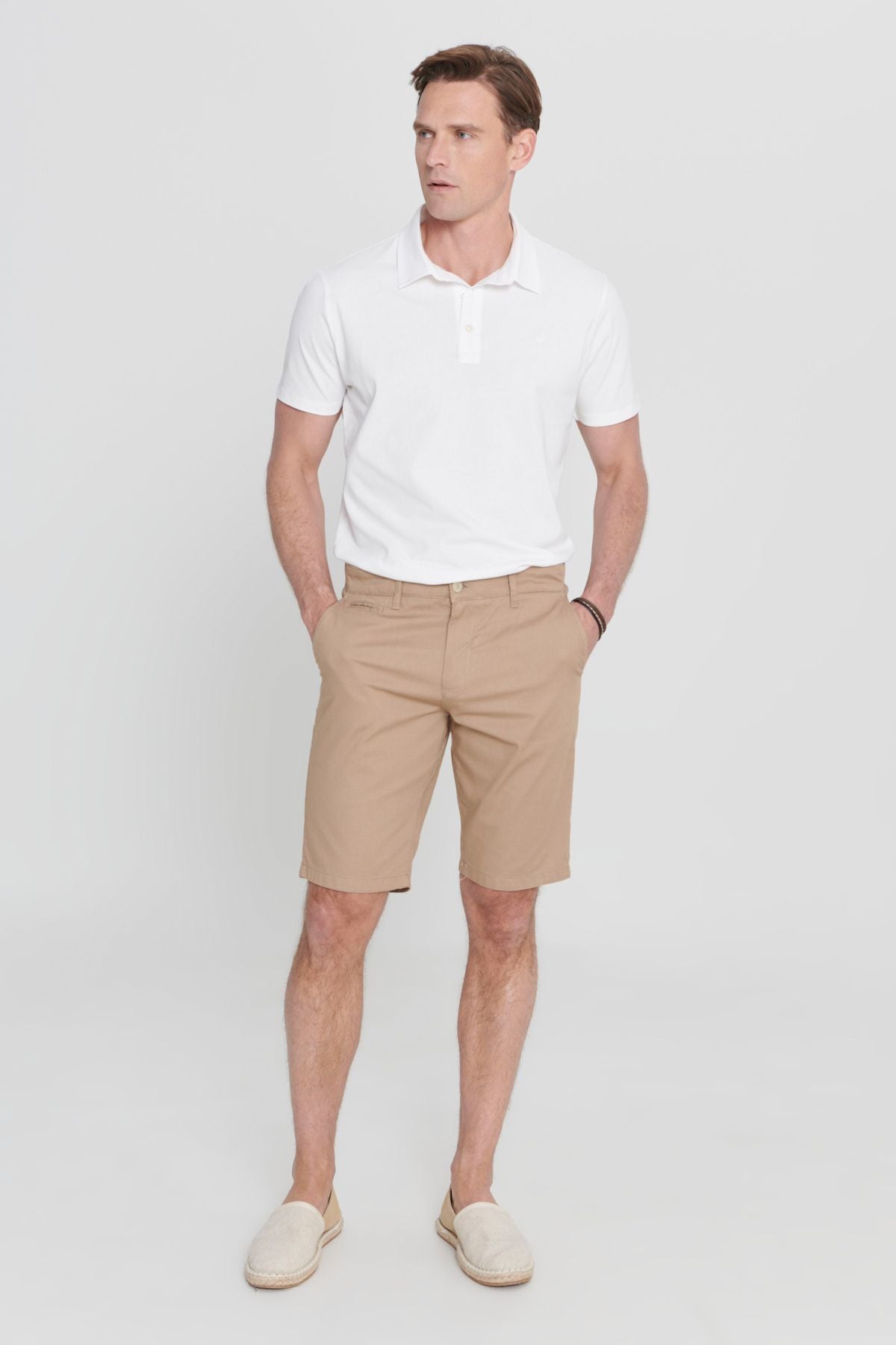 Slim fit narrow cut side pocket with wafer patterned shorts