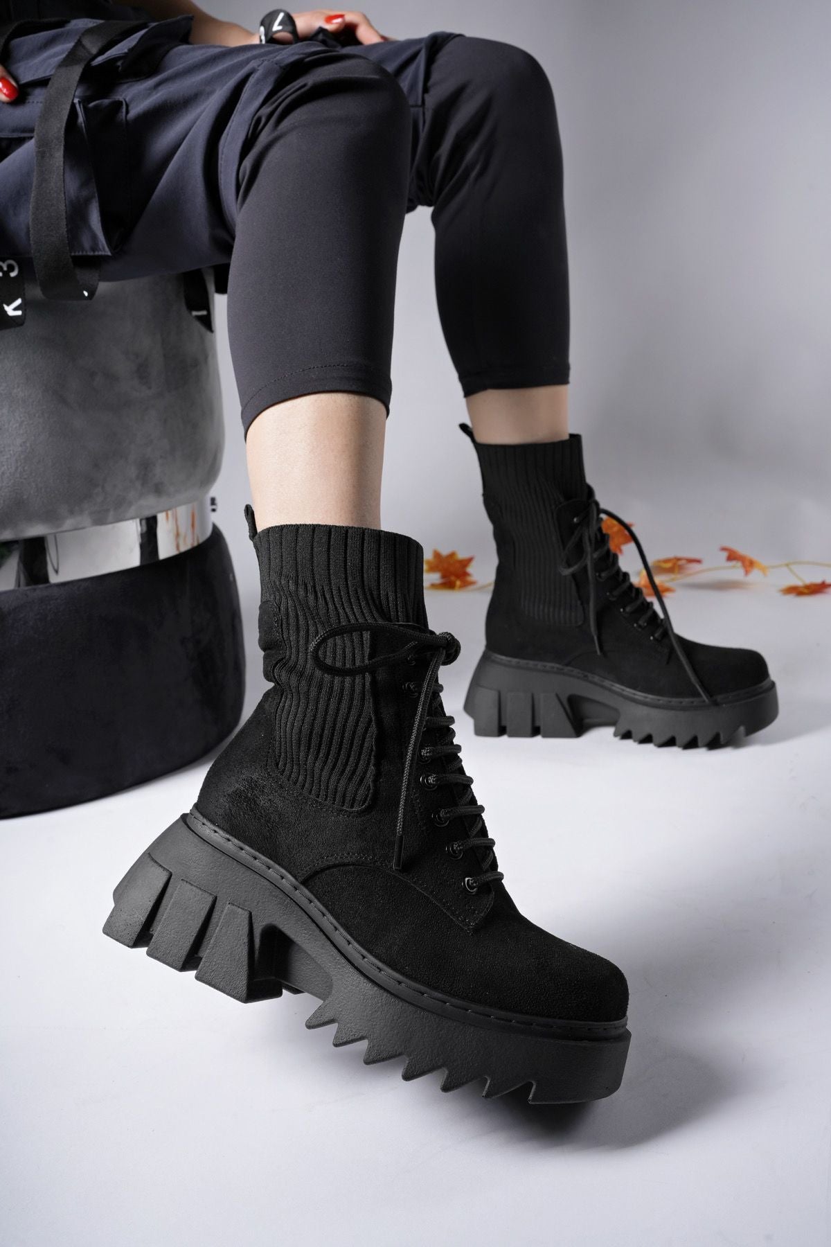 Women's Bot 0012202 Black Suede