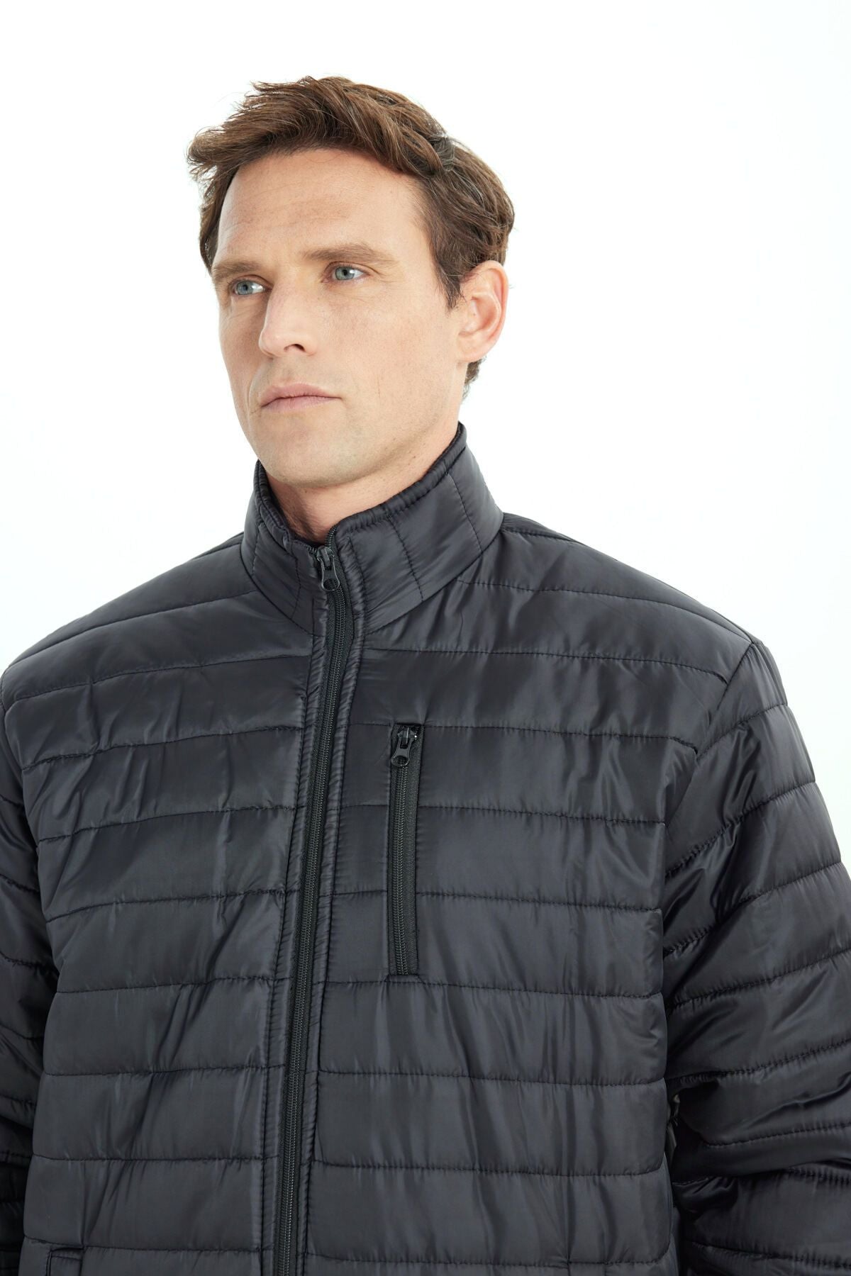 Men's black hot wind -proof filling standard fit normal cut upright collar side pocket coat