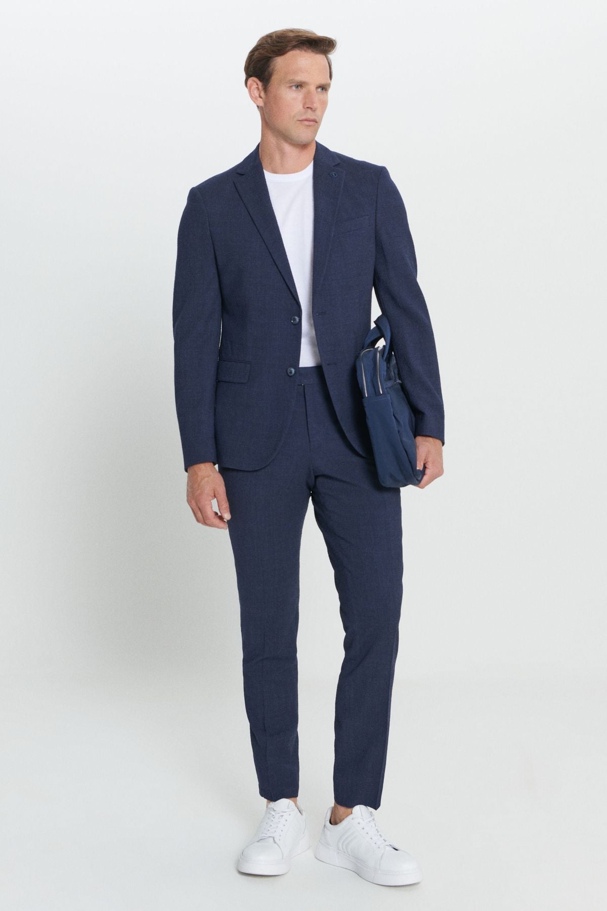 Men's navy blue slim fit narrow cut Mono collar wafer patterned woolen suits