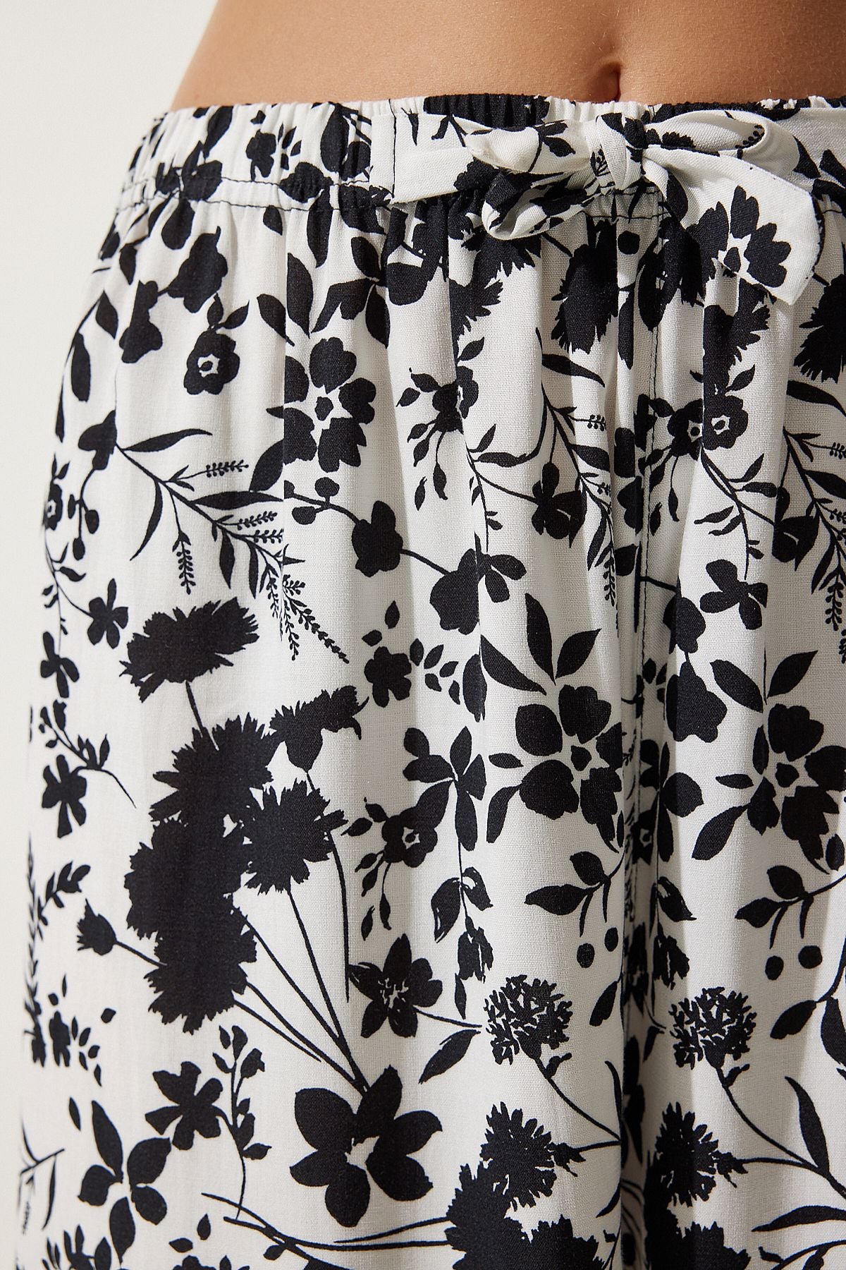 Woman White Patterned Viscose Palazzo Pants EN00606