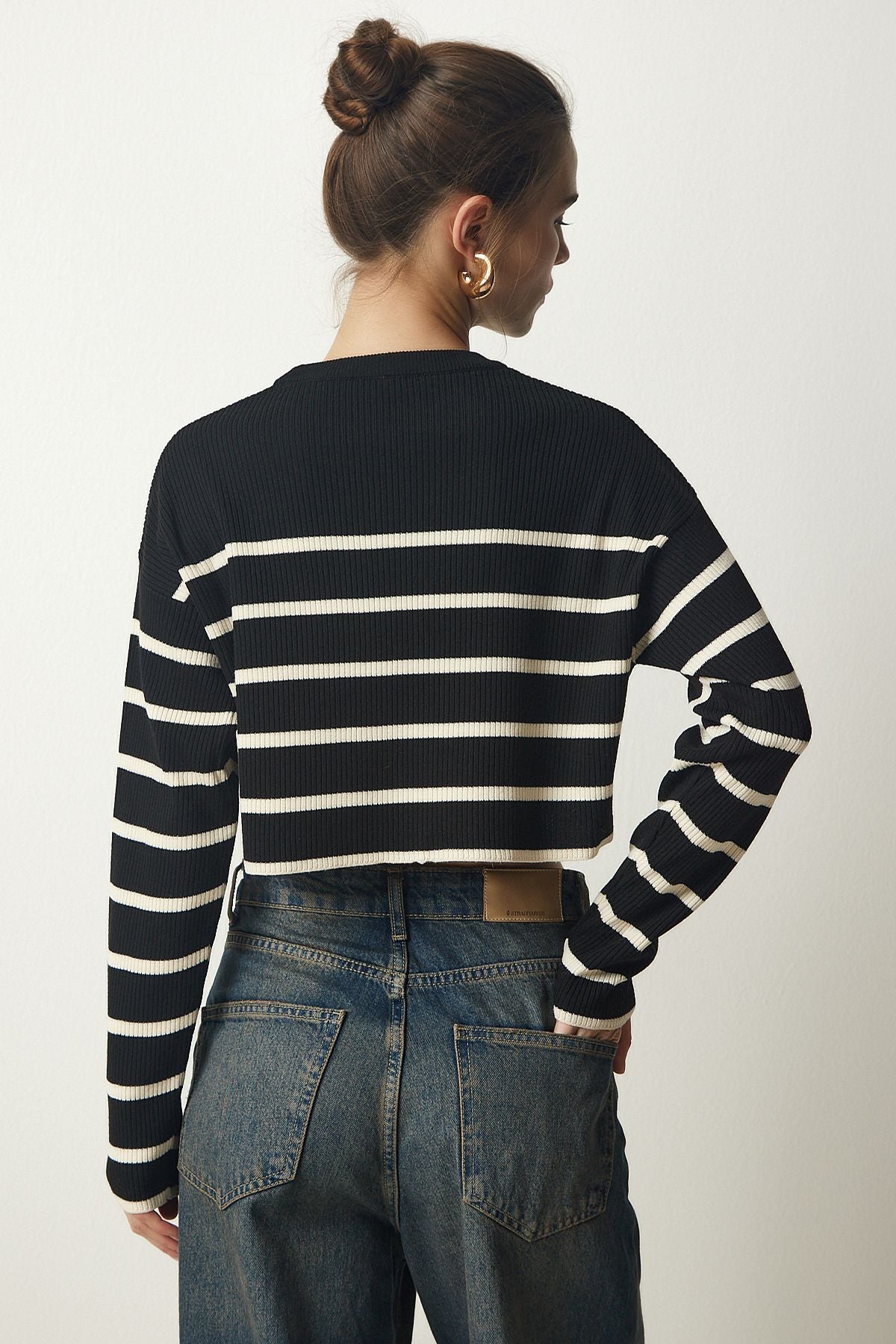 Female Black Wick Striped Crop Knitwear sweater PF00048