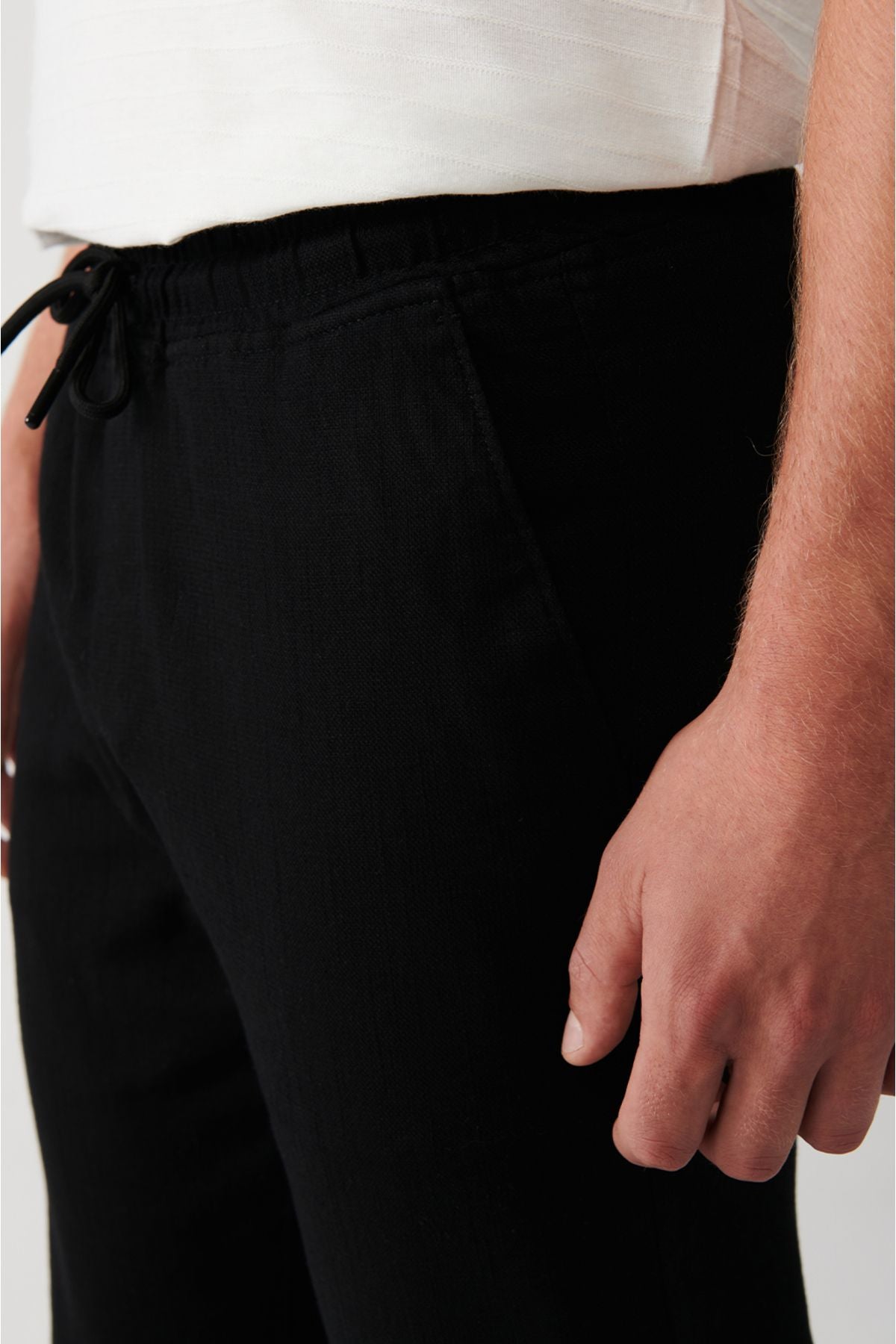 Men's black side pocket with waist tire 100 %cotton linen textured pants E003052