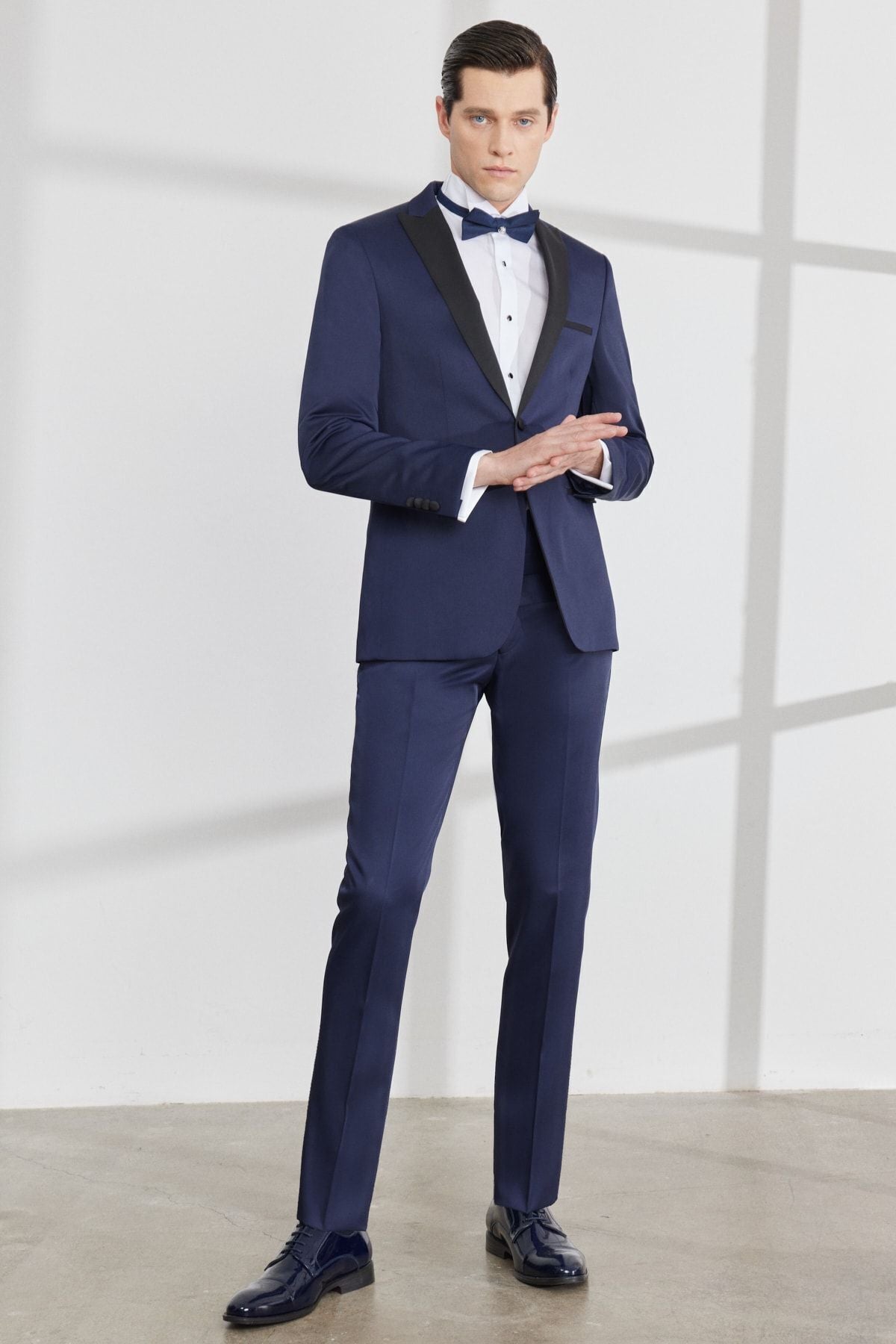 Men's Navy Blue Slim Fit Narrow Cut Swallow Collar Tuxedo Set