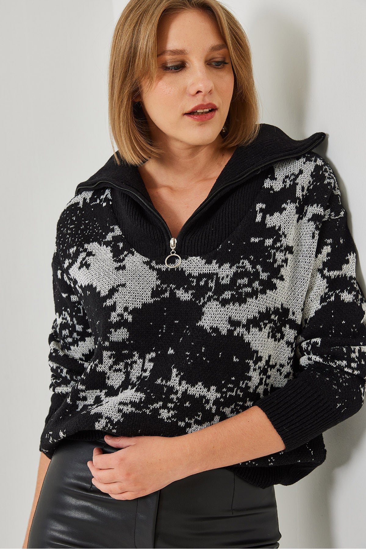 Women's Zippered Knitwear Sweater 20246201