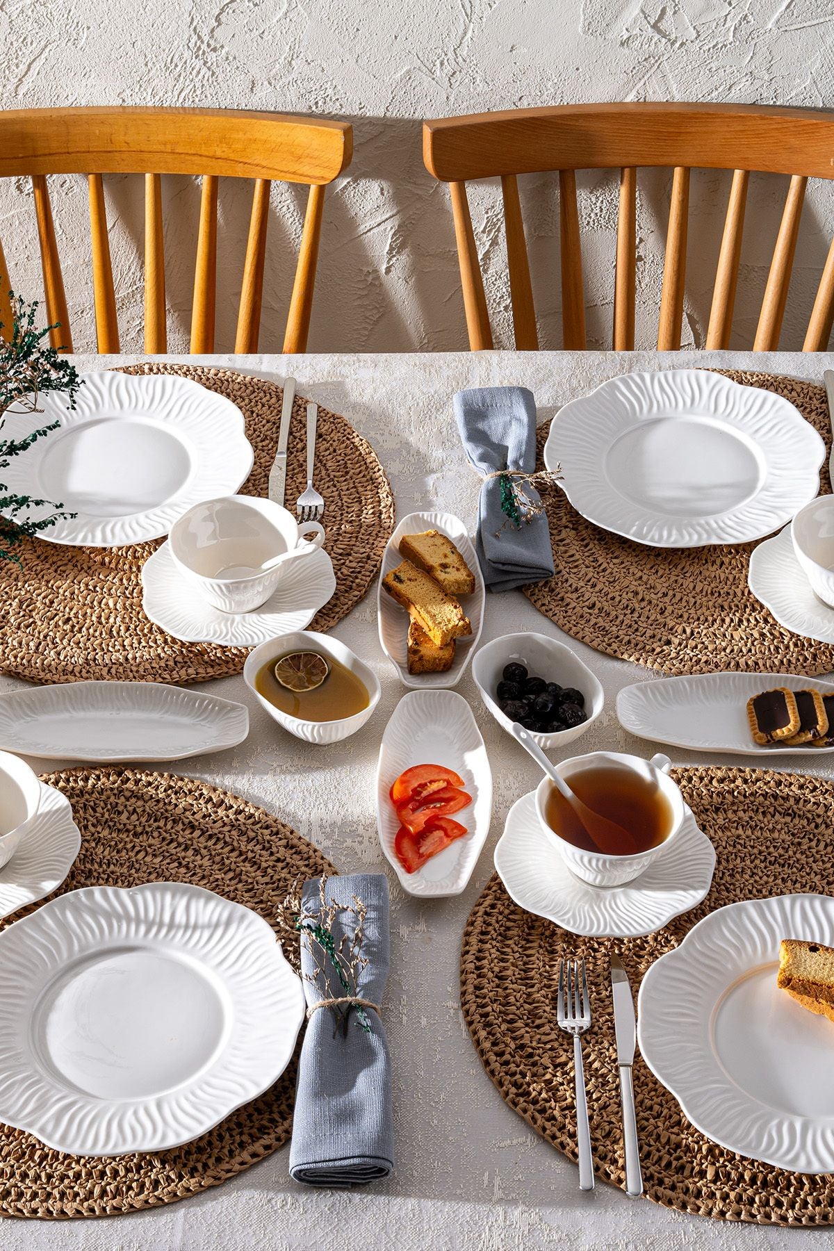 Flowery Porcelain 30 Piece Breakfast Set for 6 people