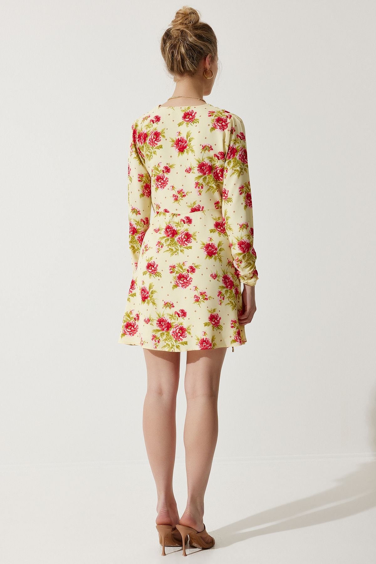 Woman Yellow Flower Mini Anvelop Chiffon Dress UB00274