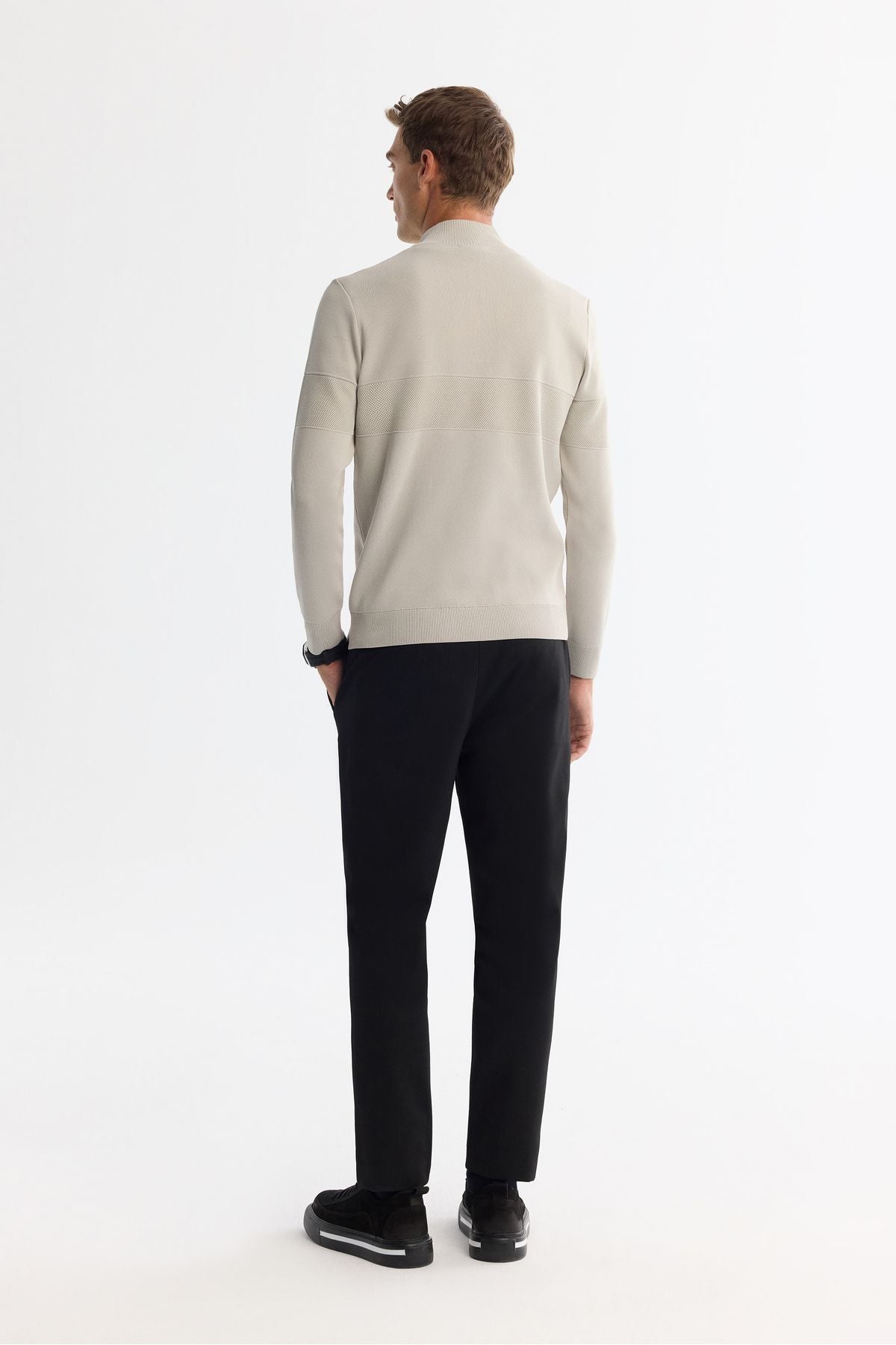 Men's light gray zipper upright collar front texture detailed knitwear sweater