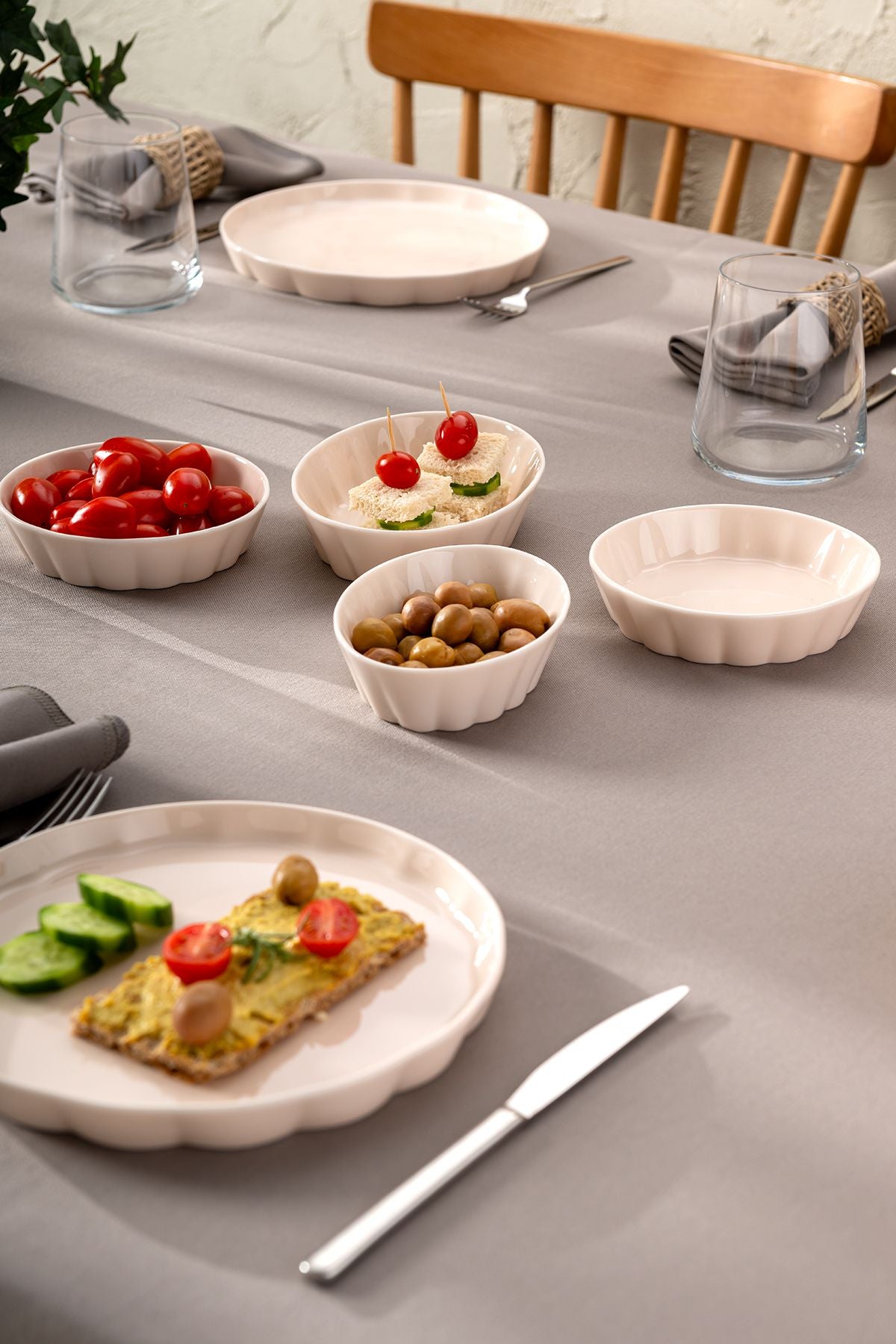 Cozy 14 pieces of 6 people breakfast set pink