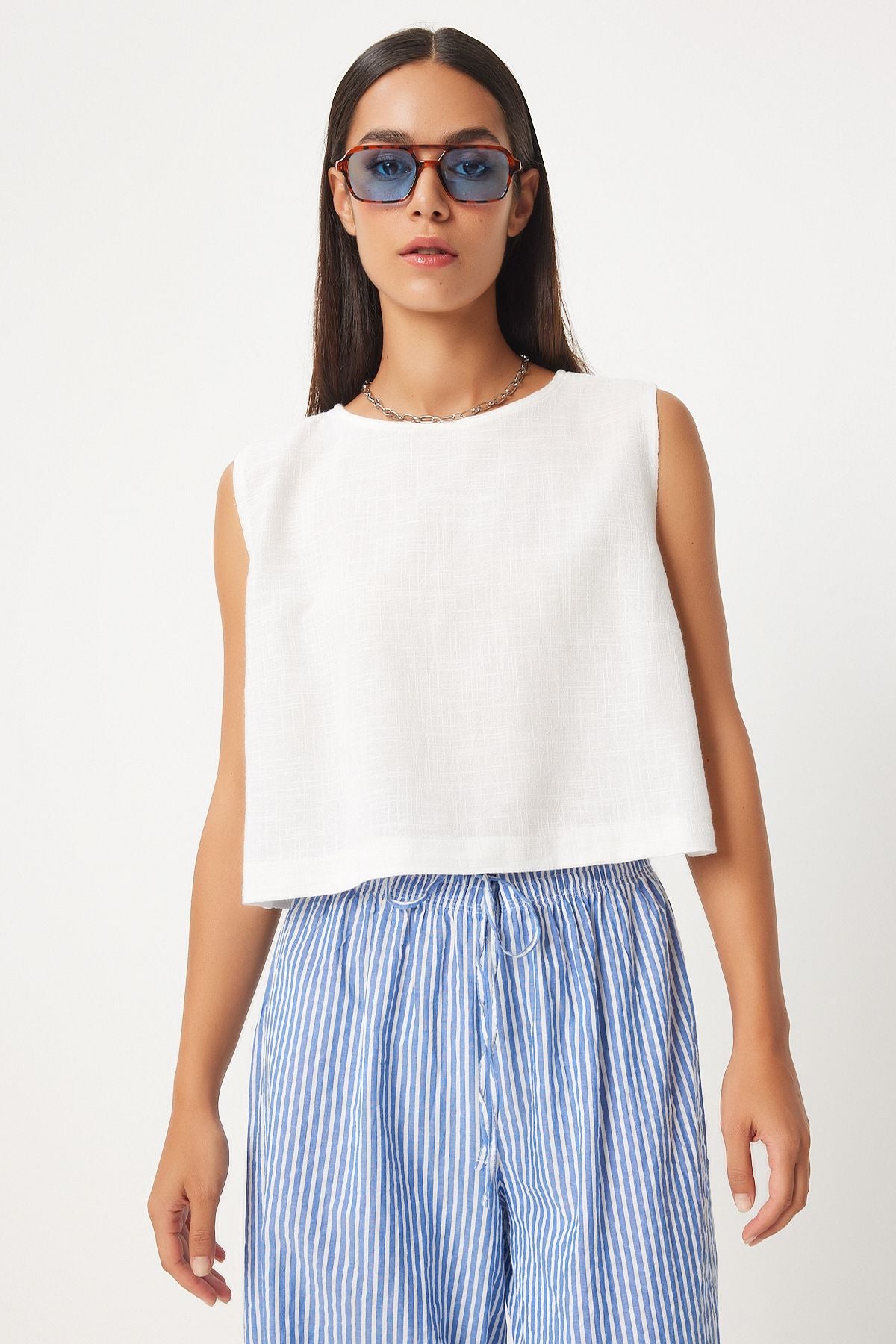 Woman White Sleeveless Linen Blouse GP00008