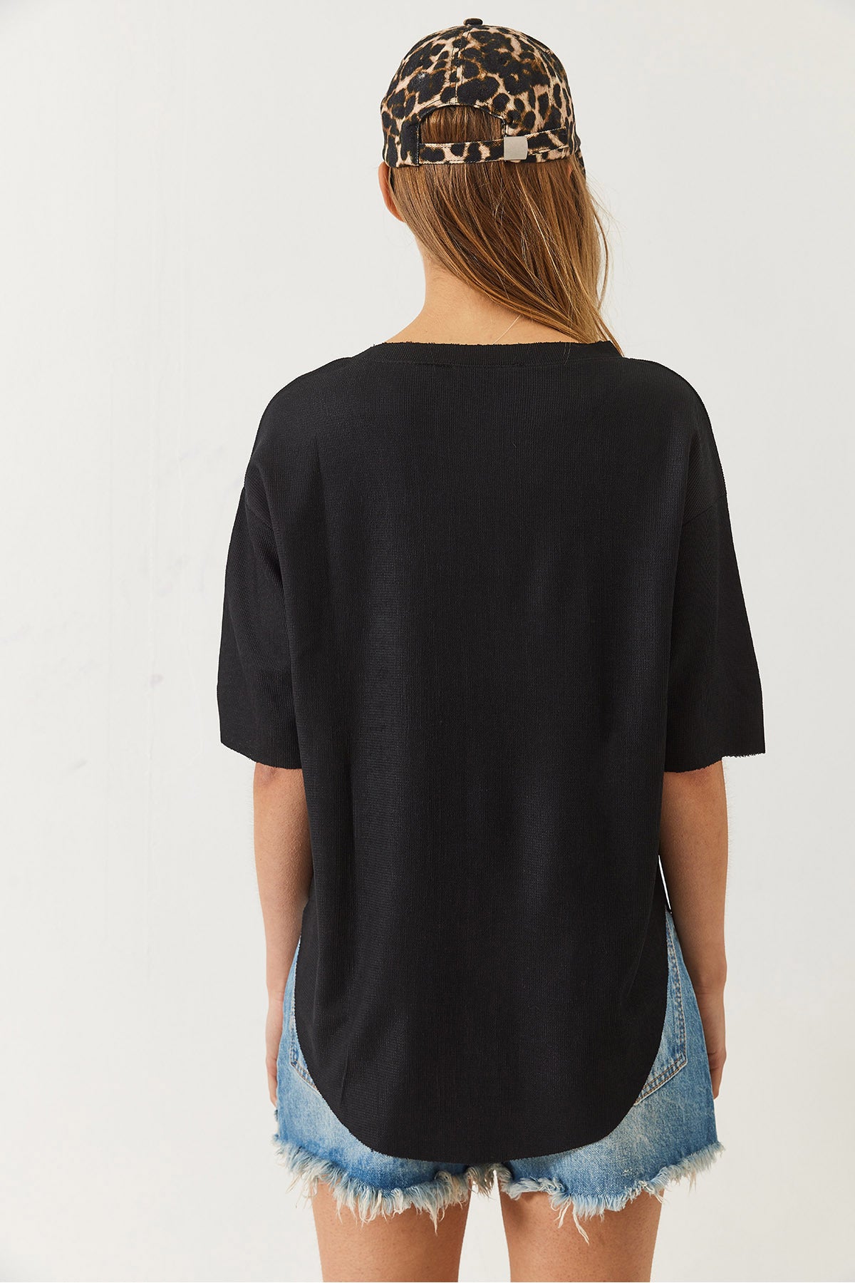 Women's V-Neck Oval Cut Wrinkled Basic T-Shirt 60261484