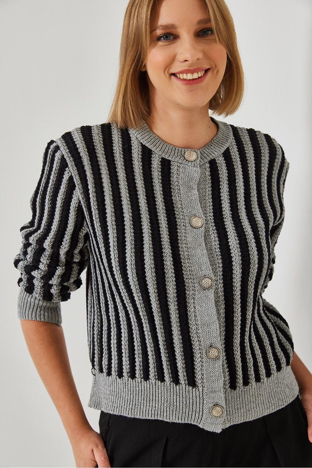 Female striped knitwear cardigan 20246269
