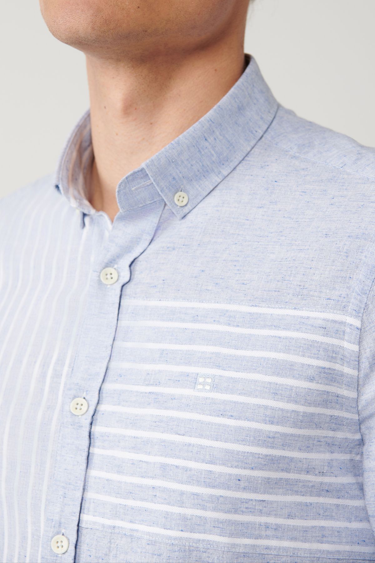 Men's light blue striped garnish linen mixed shirt A41y2066