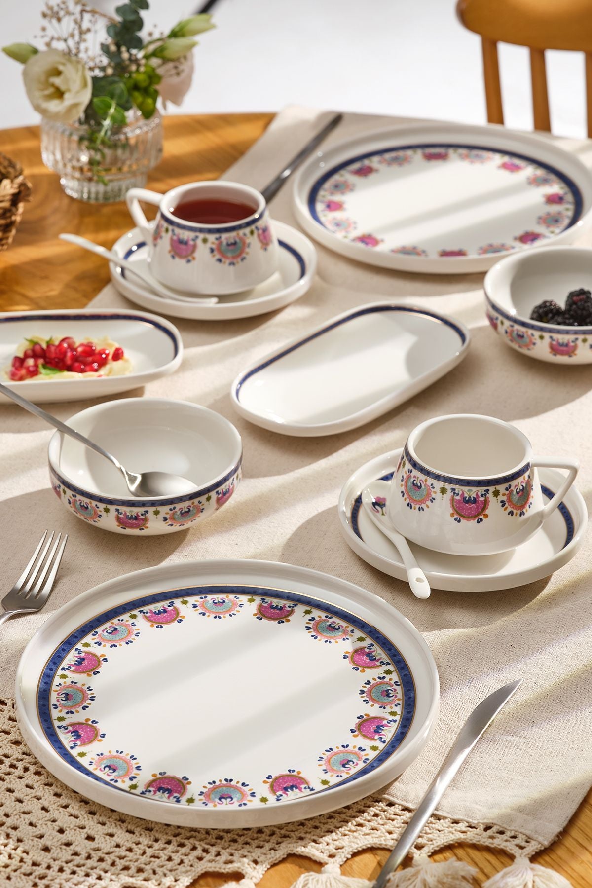 Ethnic Pink Porcelain 32 Piece 6 Person Breakfast / Service Set