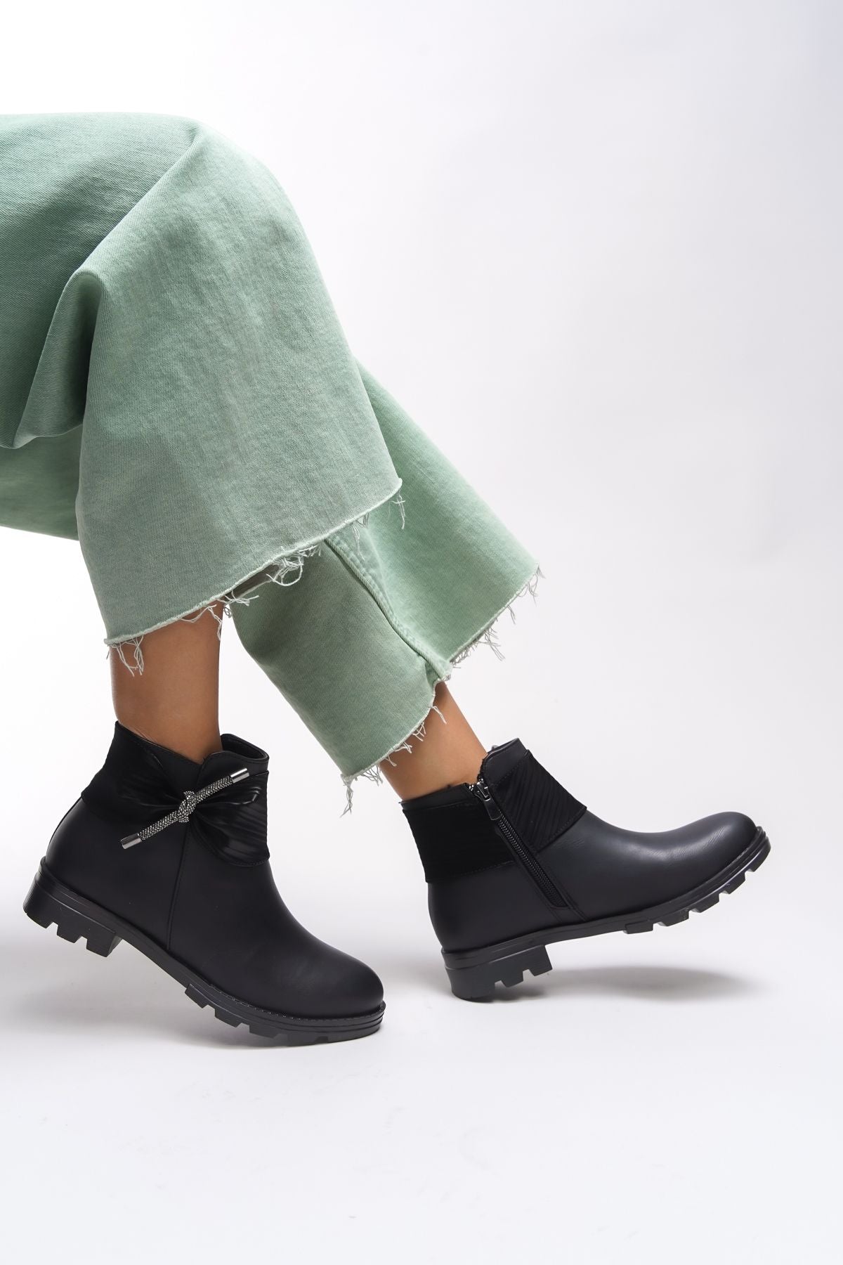 Gaenledha Women's Ribbon and Stone Detail Bot Black Skin