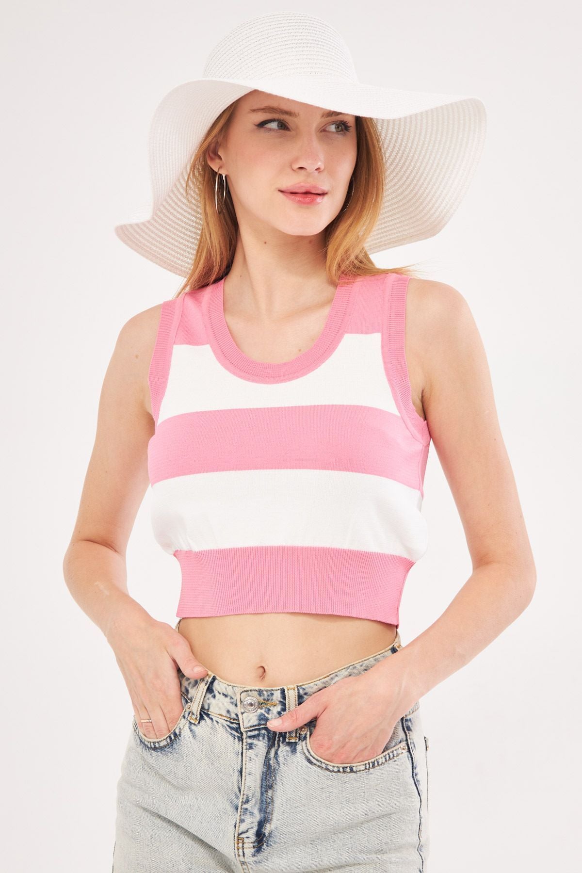 Woman Pink Sleeveless striped two-color round collar knitwear blouse ARM-24Y134016