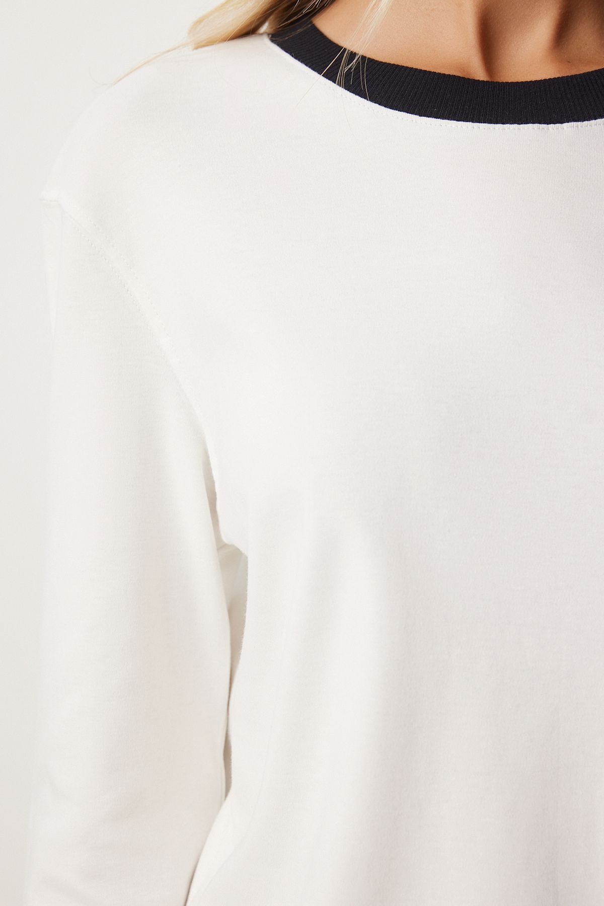 Woman White Contrast Color Cotton Knitting Basic Blouse NJ00157