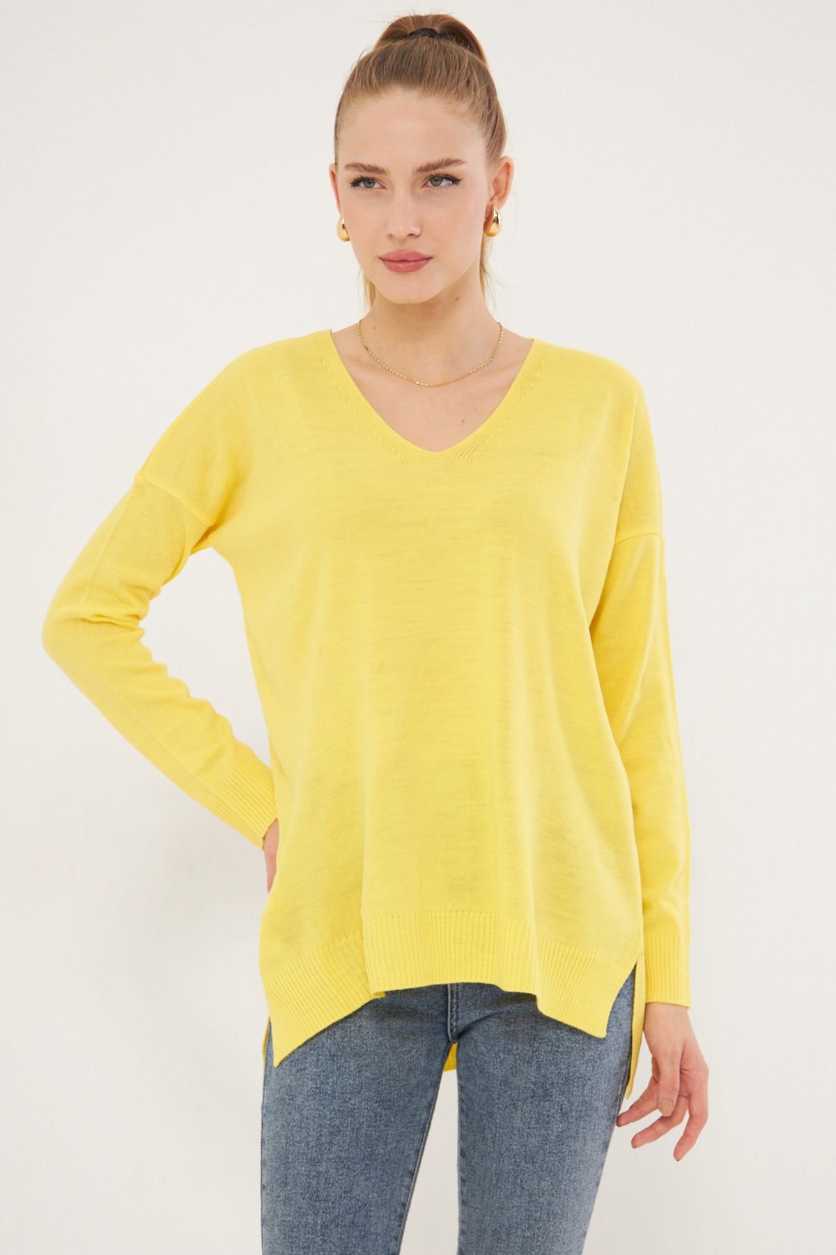 Woman Yellow V-Yaka front short back long knitwear sweater ARM-22Y012013