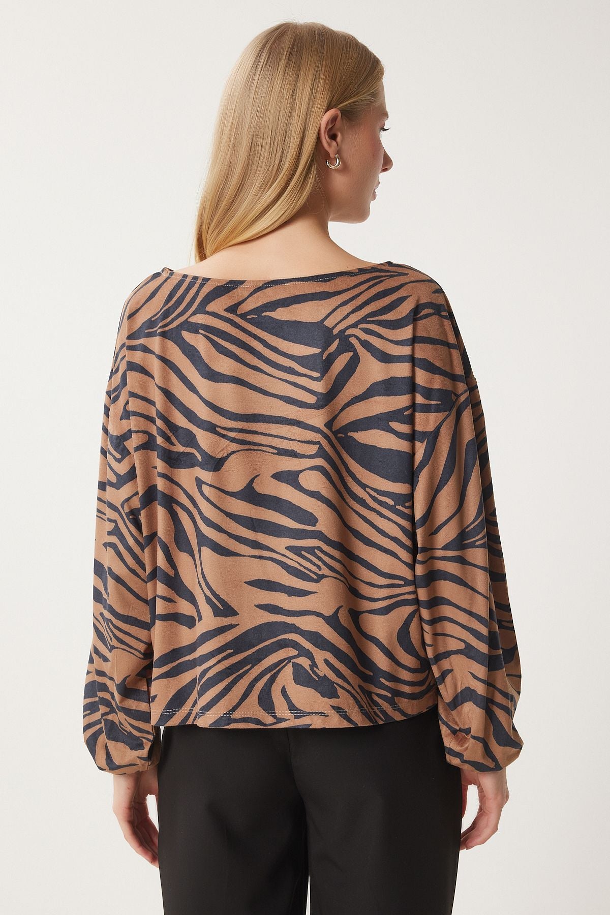 Female black beige zebra patterned suede blouse FN03401