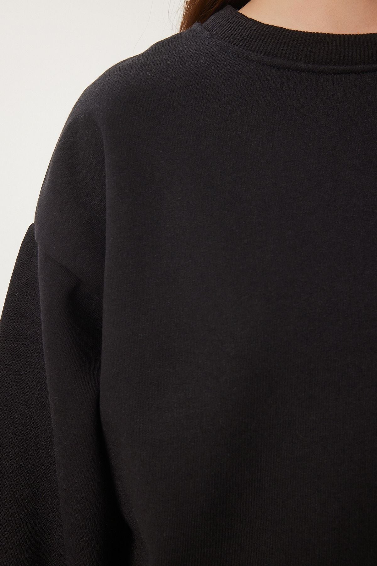 Female Black Basic Sweatshirt OW00001