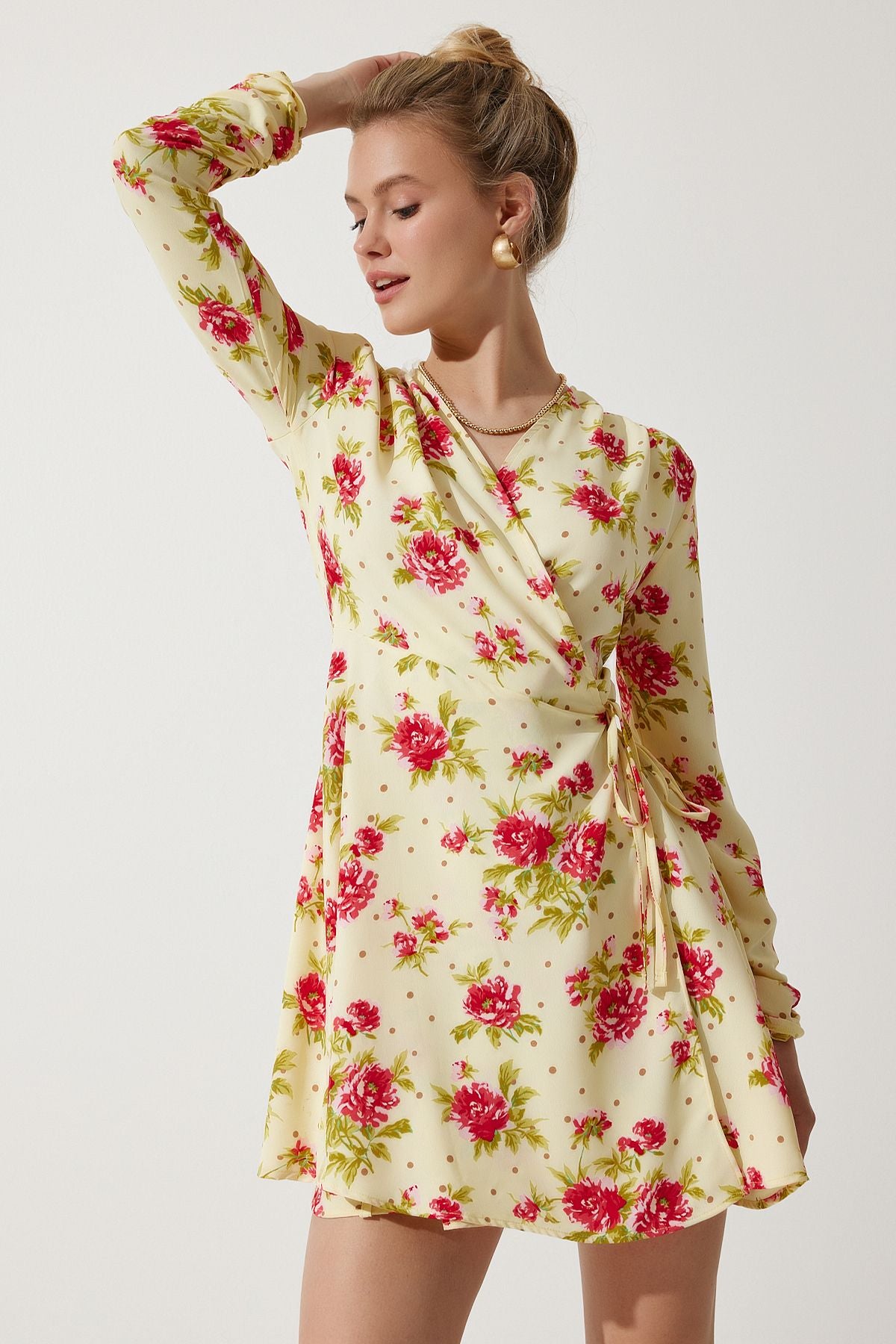 Woman Yellow Flower Mini Anvelop Chiffon Dress UB00274