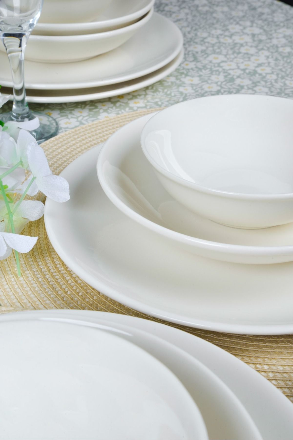 Dream 18 Piece Porcelain Dinner Set for 6 people