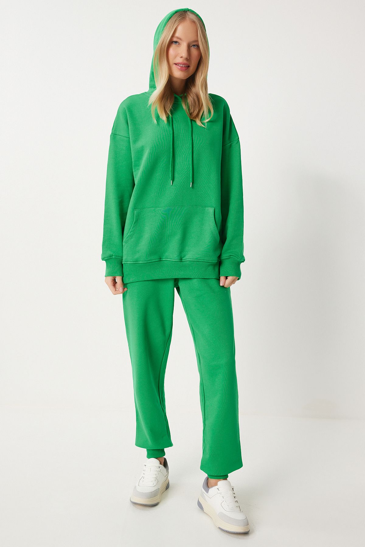 Sweatshirt jogger with women's green hoods.