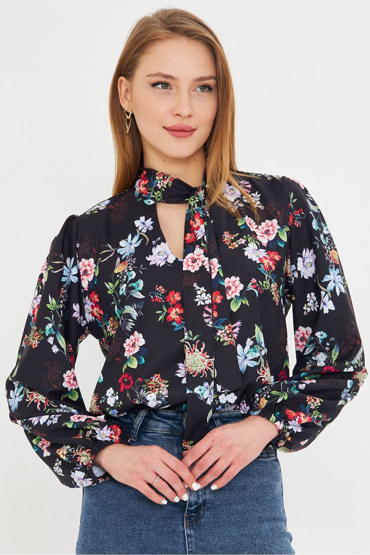 Female black collar connecting arm tire blouse ARM-25K001096