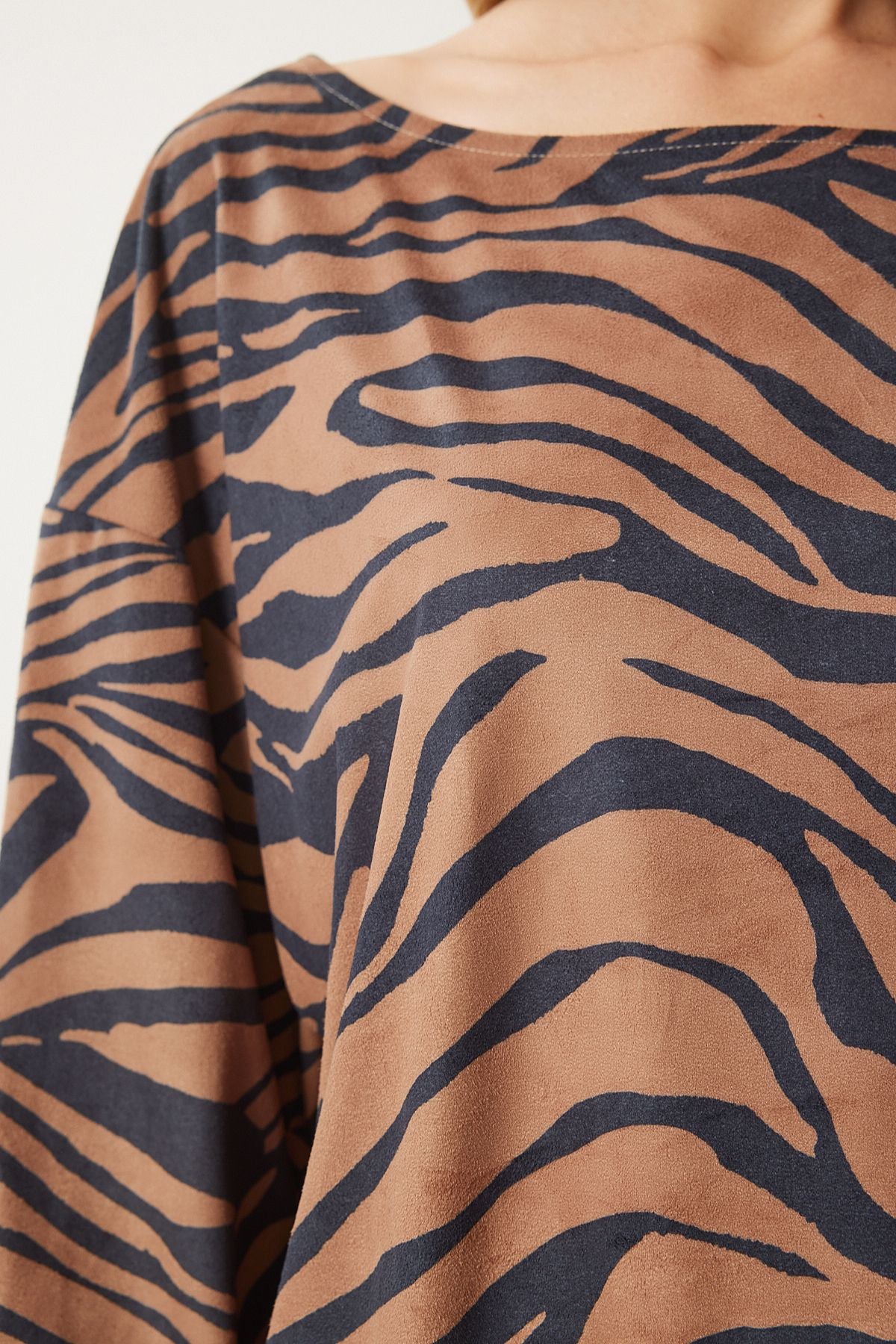 Female black beige zebra patterned suede blouse FN03401