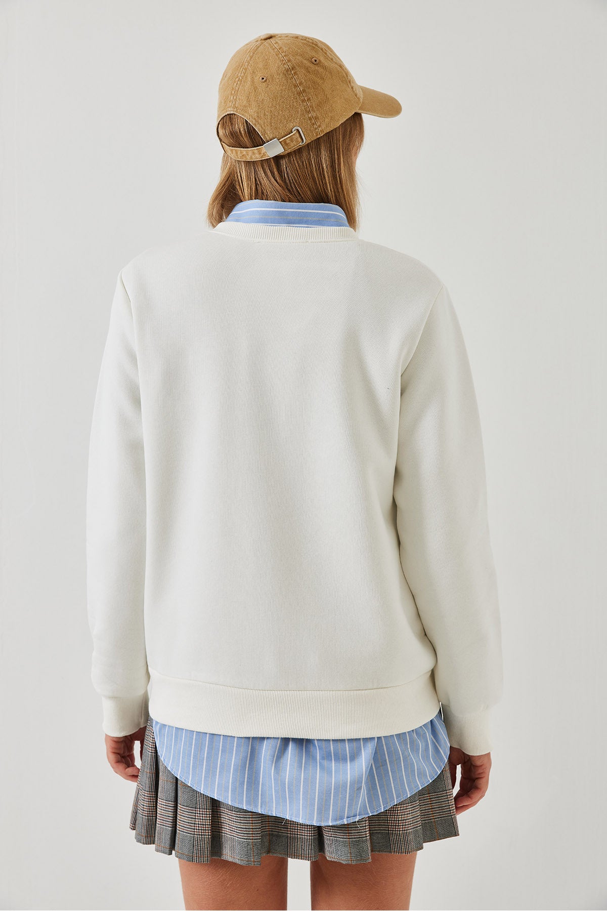 Women's Three Thread Raised Embroidered Sweatshirt 6476 60261023