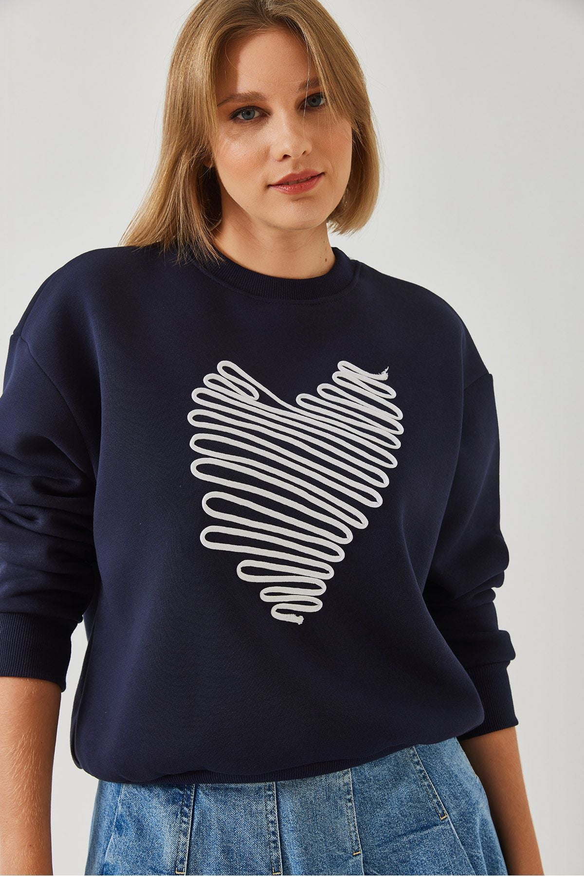 Women's Heart Embroidery Sweatshirt 60601030