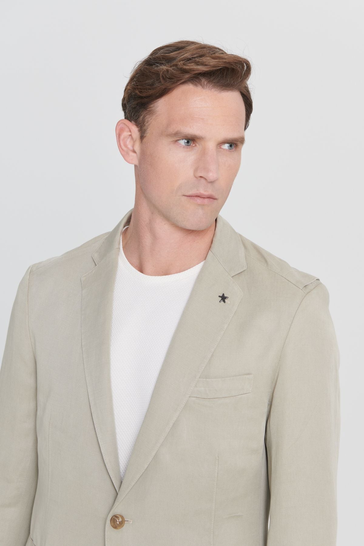Men's beige slim fit narrow cut linen mono collar pattern blazer jacket