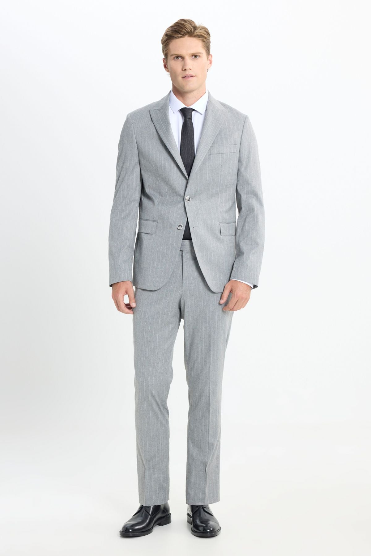 Men's gray slim fit narrow cut swallow collar striped cover pocket flexible suit