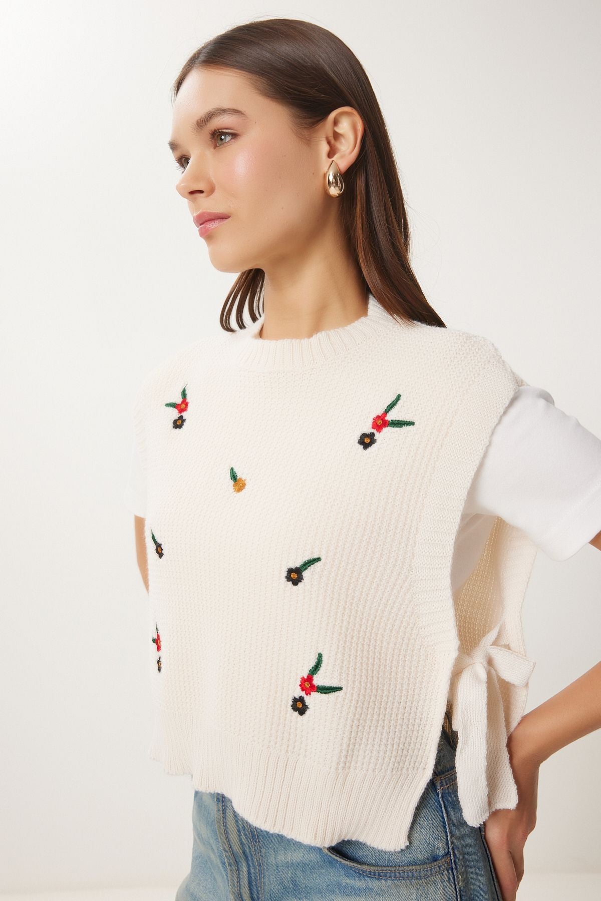 Women's Cream Flower Embroidered Crop Knitwear Süvemeter KG00013