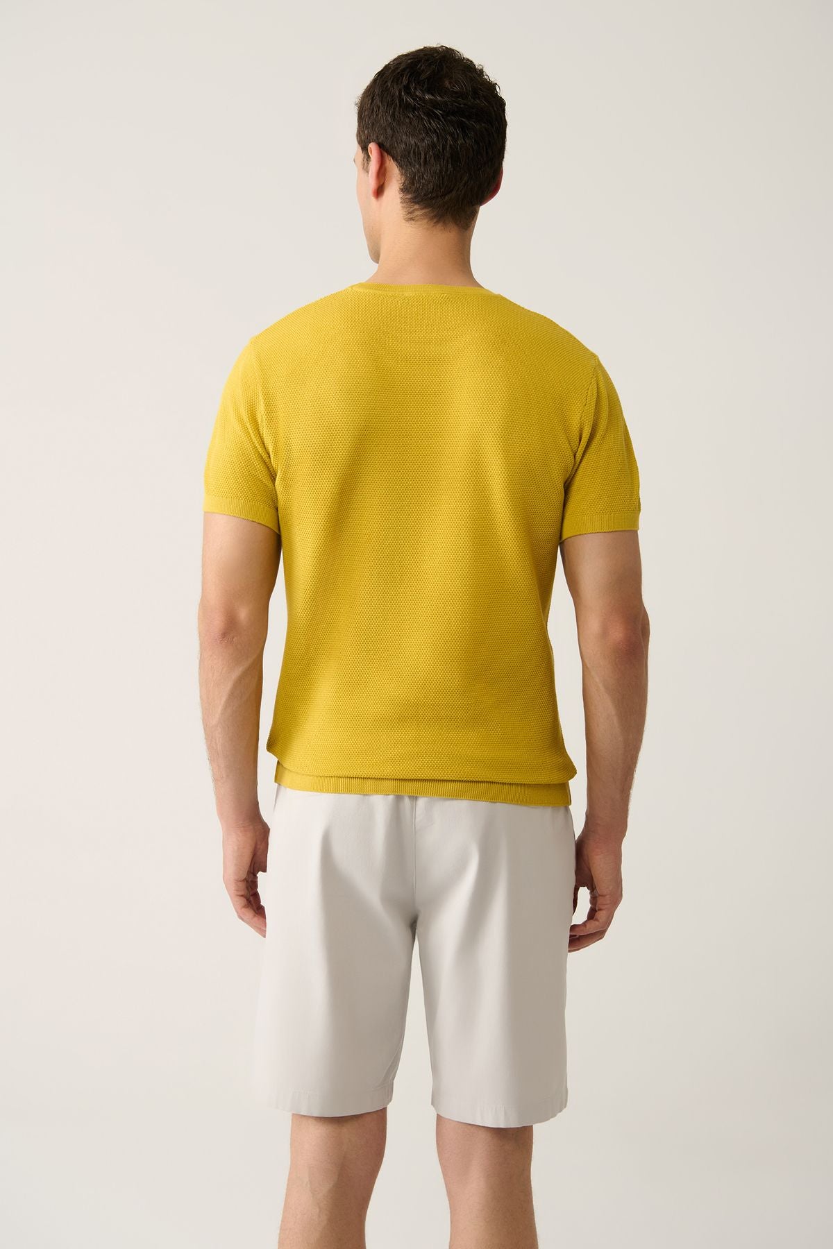 Men's mustard bicycle collar textured cotton knitwear T-shirt E005027