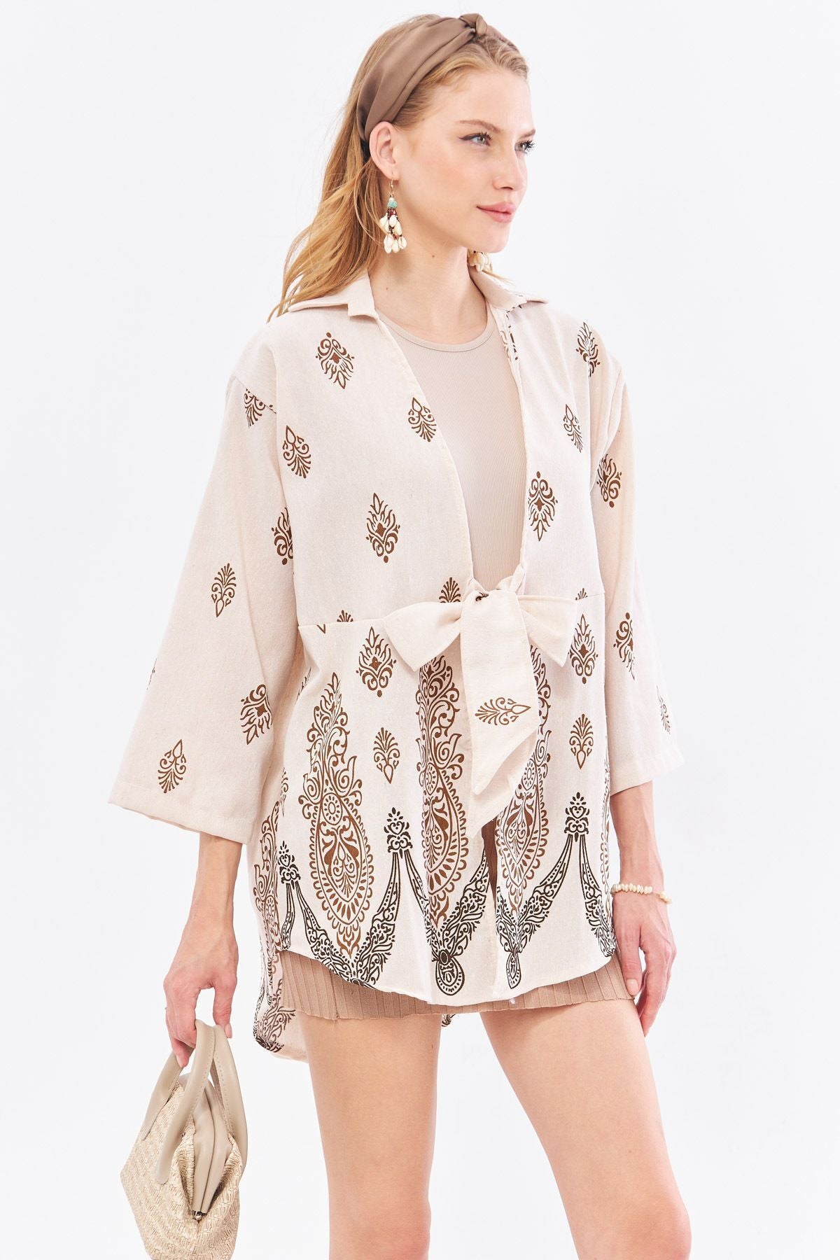 Women with light brown patterned linen-looking skirt with aqueous front front kimono shirt ARM-24Y001092