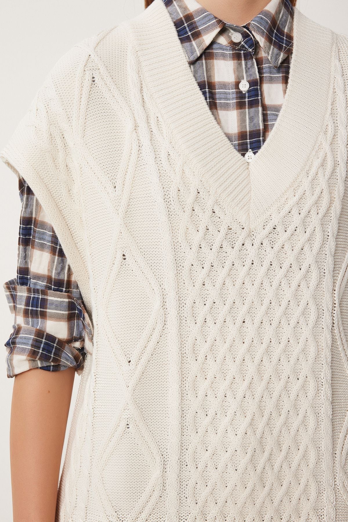 Women's Cream V -Neck Motif Long knitwear sweater NV00072